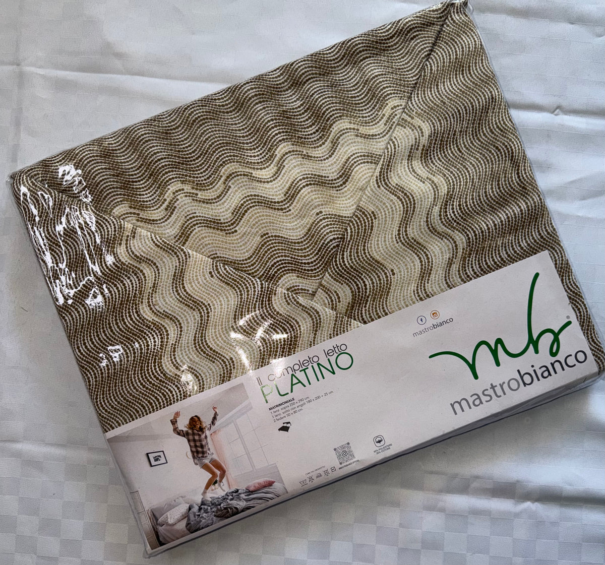 COMPLETO LENZUOLA PER LETTO MATRIMONIALE Polycotton contiene Lenzuolo sopra, Lenzuolo sotto con angoli e Due Federe