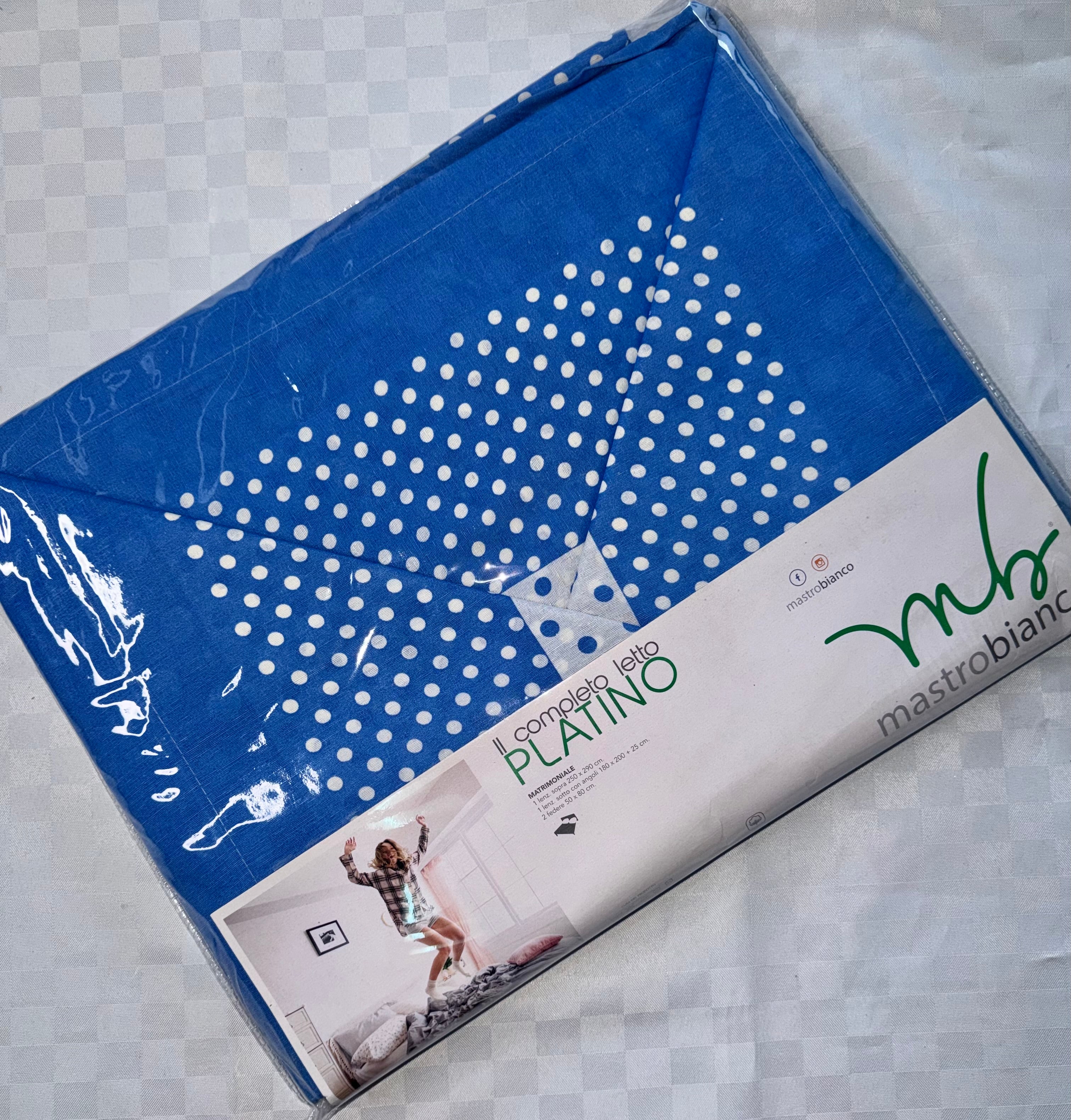 COMPLETO LENZUOLA PER LETTO MATRIMONIALE Polycotton contiene Lenzuolo sopra, Lenzuolo sotto con angoli e Due Federe