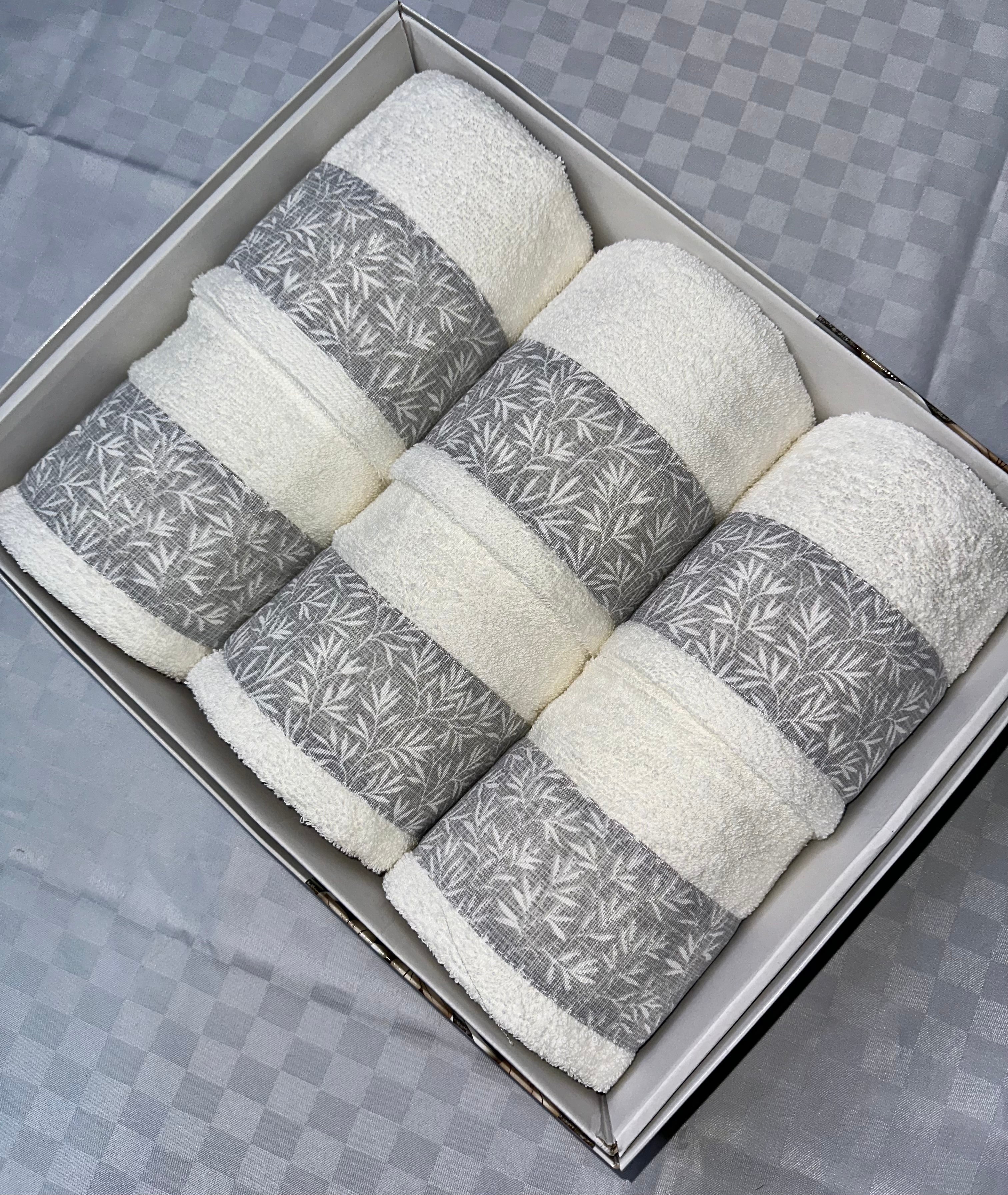 SET 6 PEZZI ASCIUGAMANO BAGNO IN SPUGNA contiene 3 Grandi Viso+3 Piccole Ospite