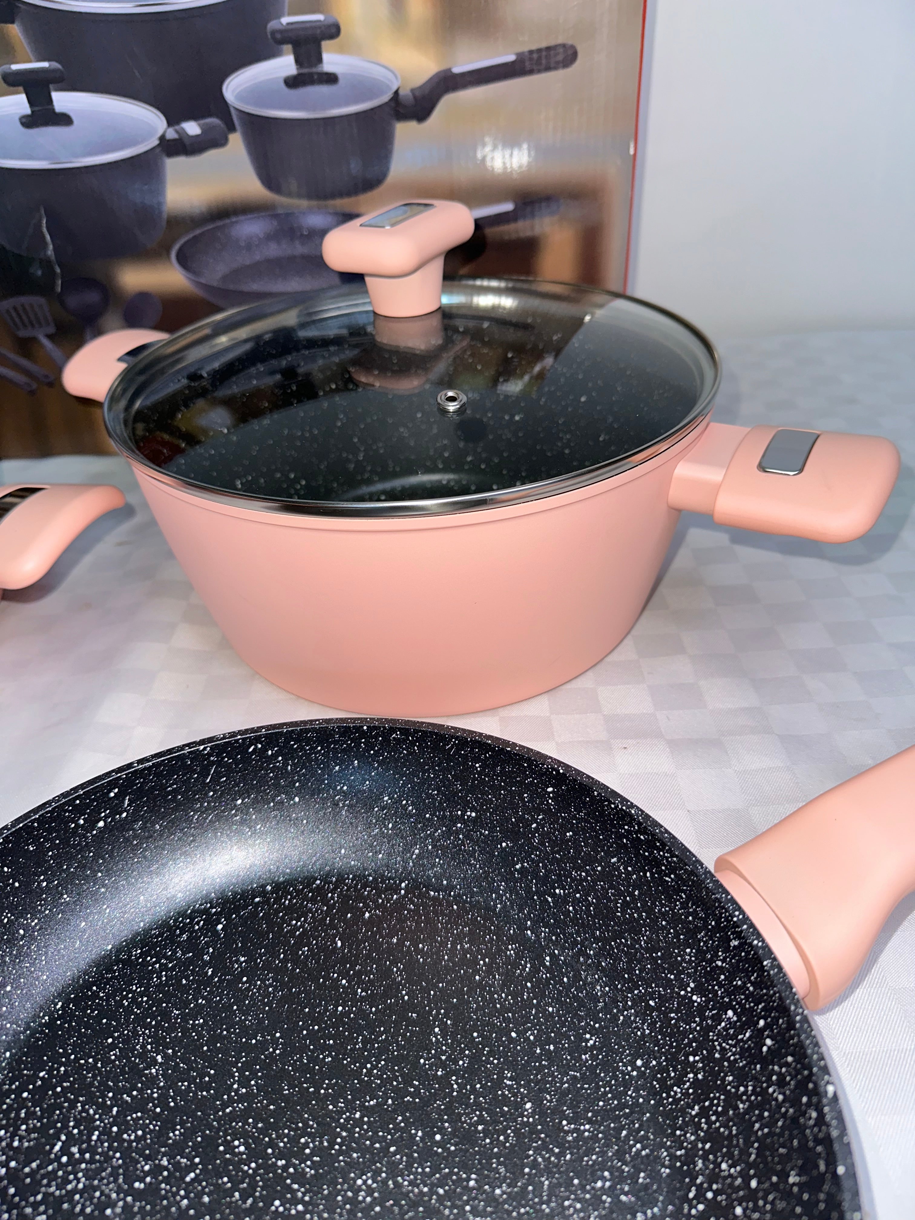 BATTERIA DI PENTOLE IN PIETRA LAVICA E ANTI-ADERENTE contiene 2 Padelle , 3 Pentole , 3 Coperchi e 5 Utensili da Cucina