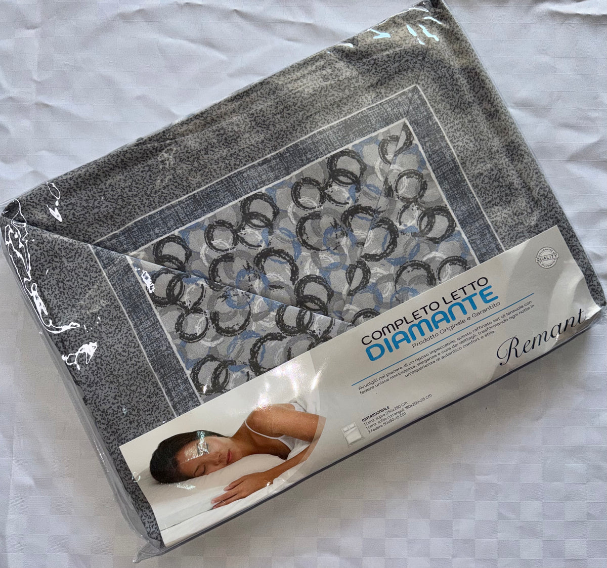 COMPLETO LENZUOLA PER LETTO MATRIMONIALE Polycotton contiene Lenzuolo sopra, Lenzuolo sotto con angoli e Due Federe