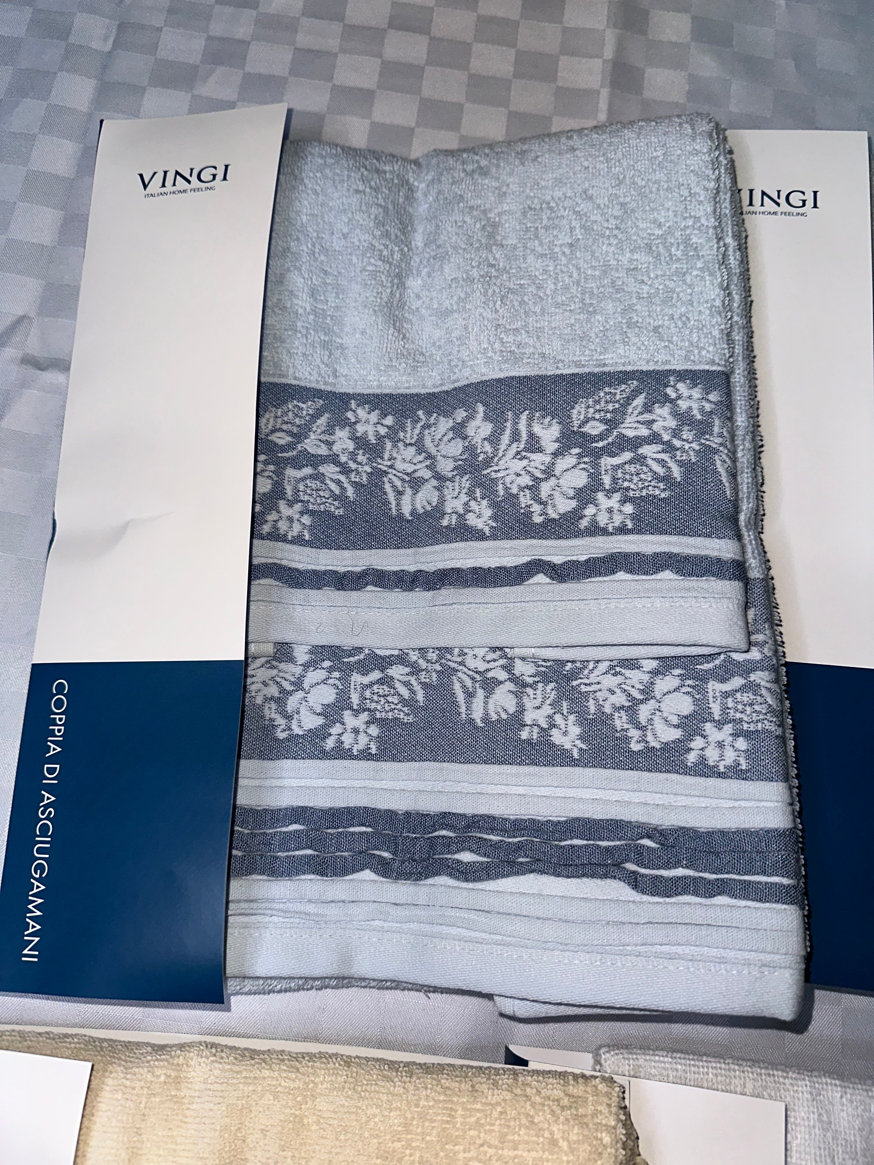 COPPIA DI ASCIUGAMANI VINGI IN OTTIMA SPUGNA 1 Grande Viso + 1 Piccola Ospite