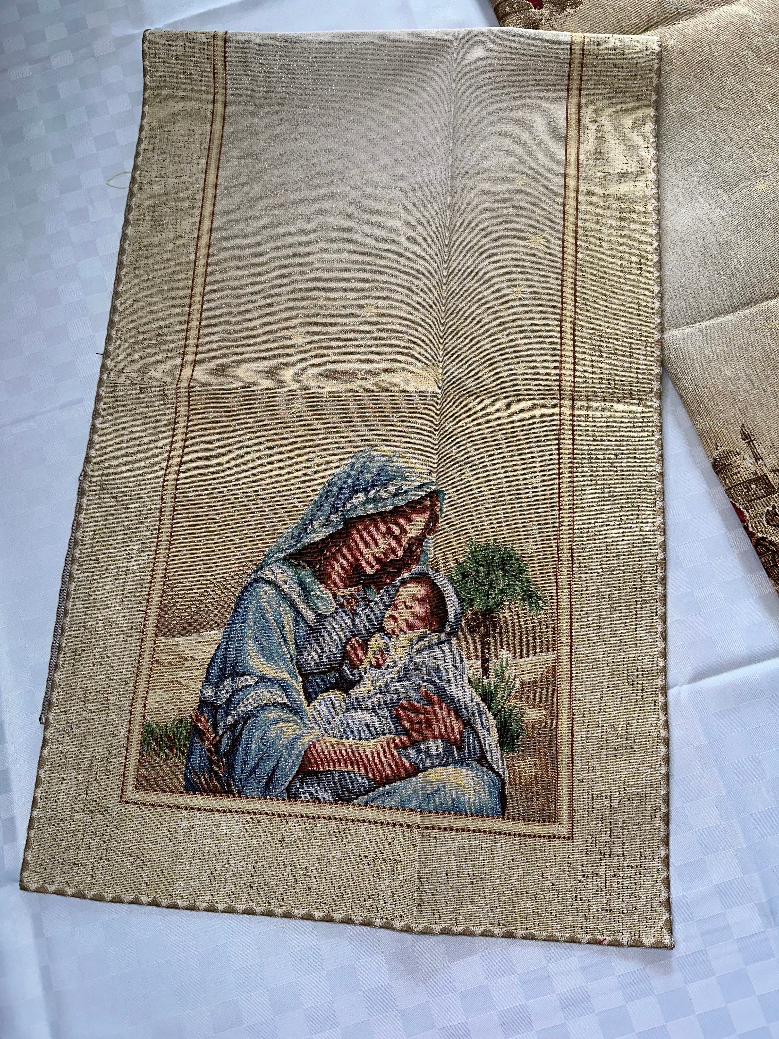 COORDINATO VINGI NATALIZIO IN TESSUTO GORBELIN disponibile Runner 40x140cm e Centrotavola 100x100cm art.Nazaret