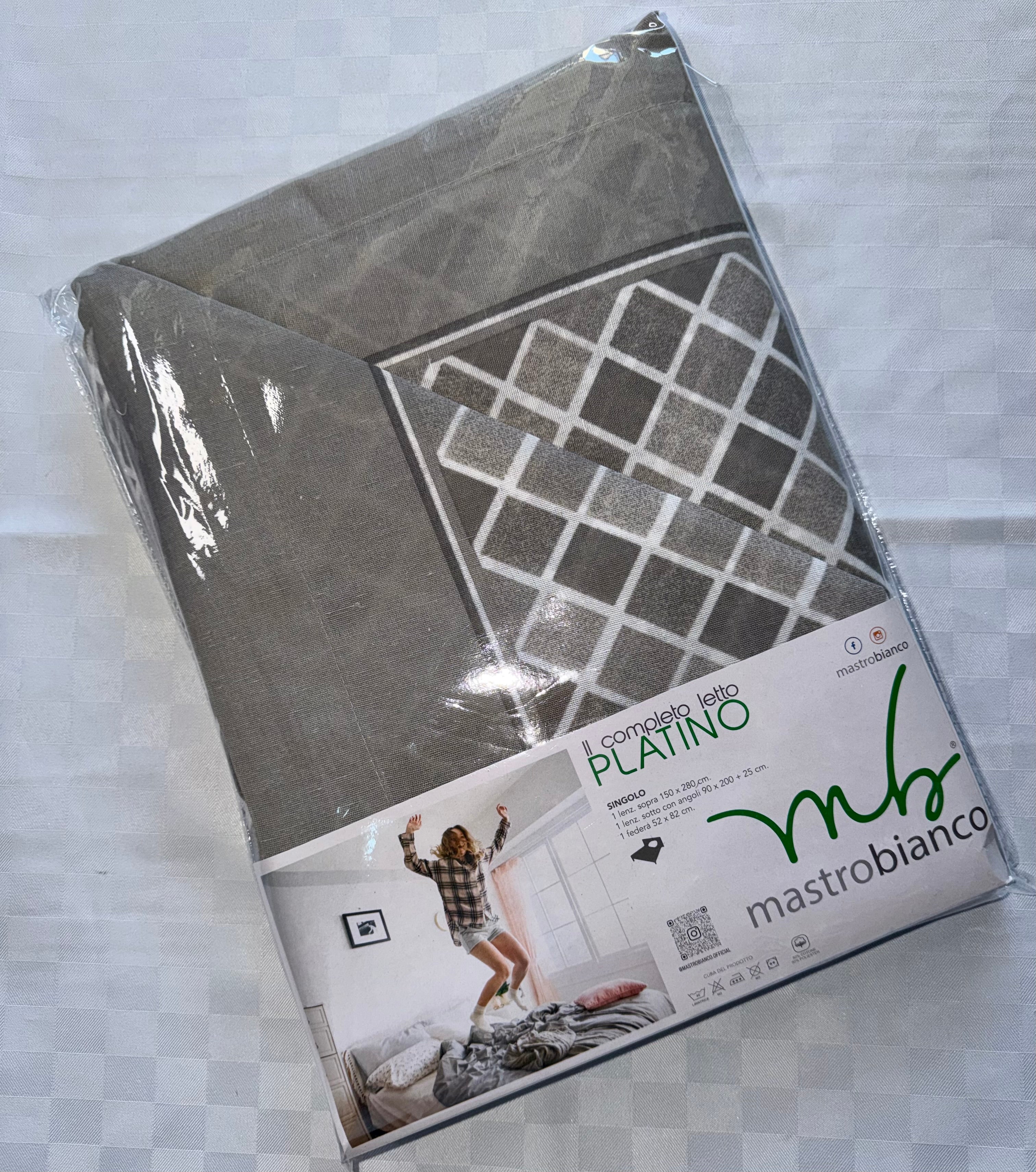 COMPLETO LENZUOLA PER LETTO SINGOLO Polycotton contiene Lenzuolo sopra,Lenzuolo sotto con angoli e Federa