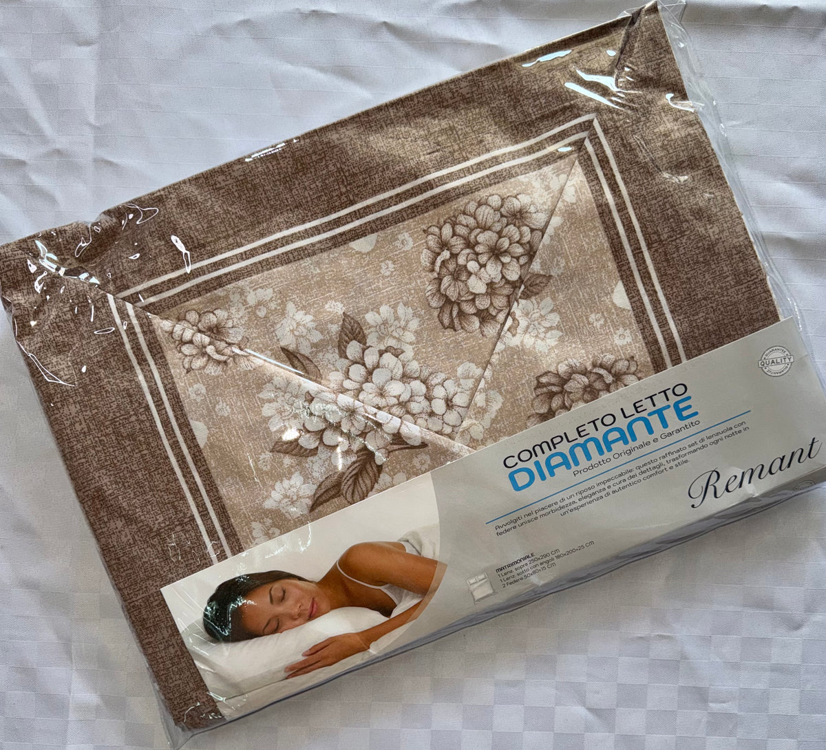 COMPLETO LENZUOLA PER LETTO MATRIMONIALE Polycotton contiene Lenzuolo sopra, Lenzuolo sotto con angoli e Due Federe