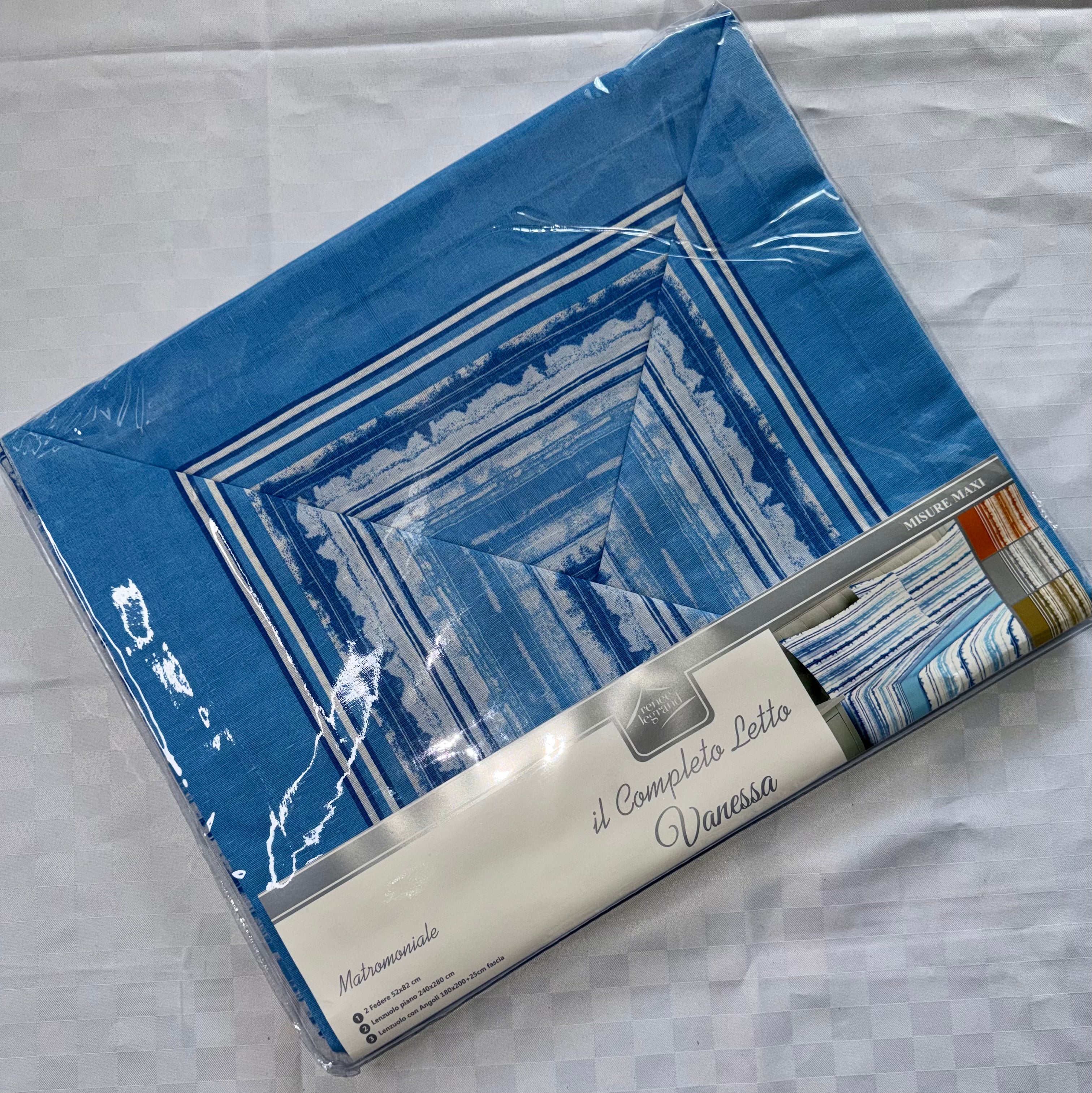 COMPLETO LENZUOLA PER LETTO MATRIMONIALE Polycotton contiene Lenzuolo sopra, Lenzuolo sotto con angoli e Due Federe