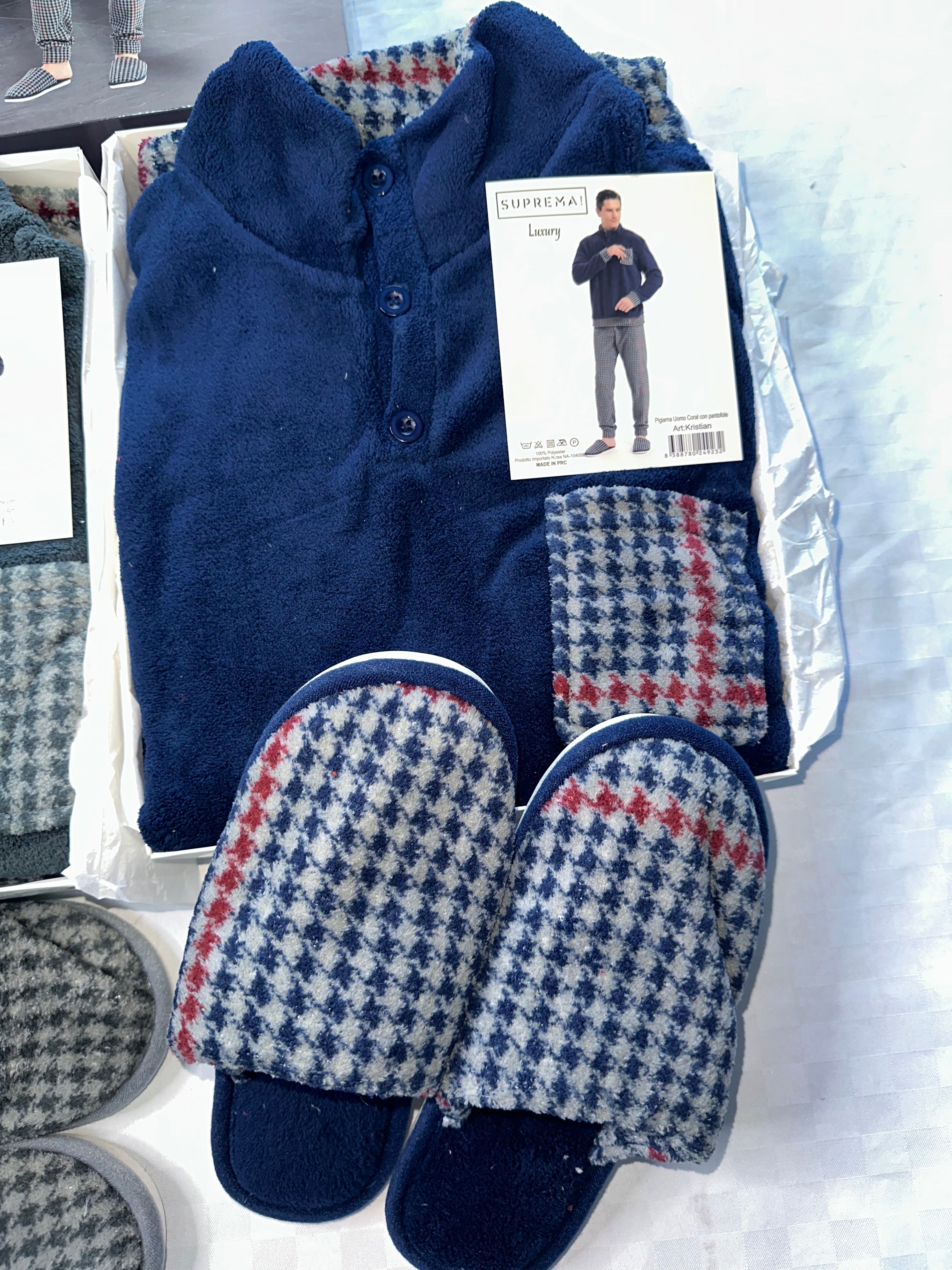 PIGIAMA UOMO CON PANTOFOLE IN MORBIDO PILE Manica lunga e Pantalone lungo