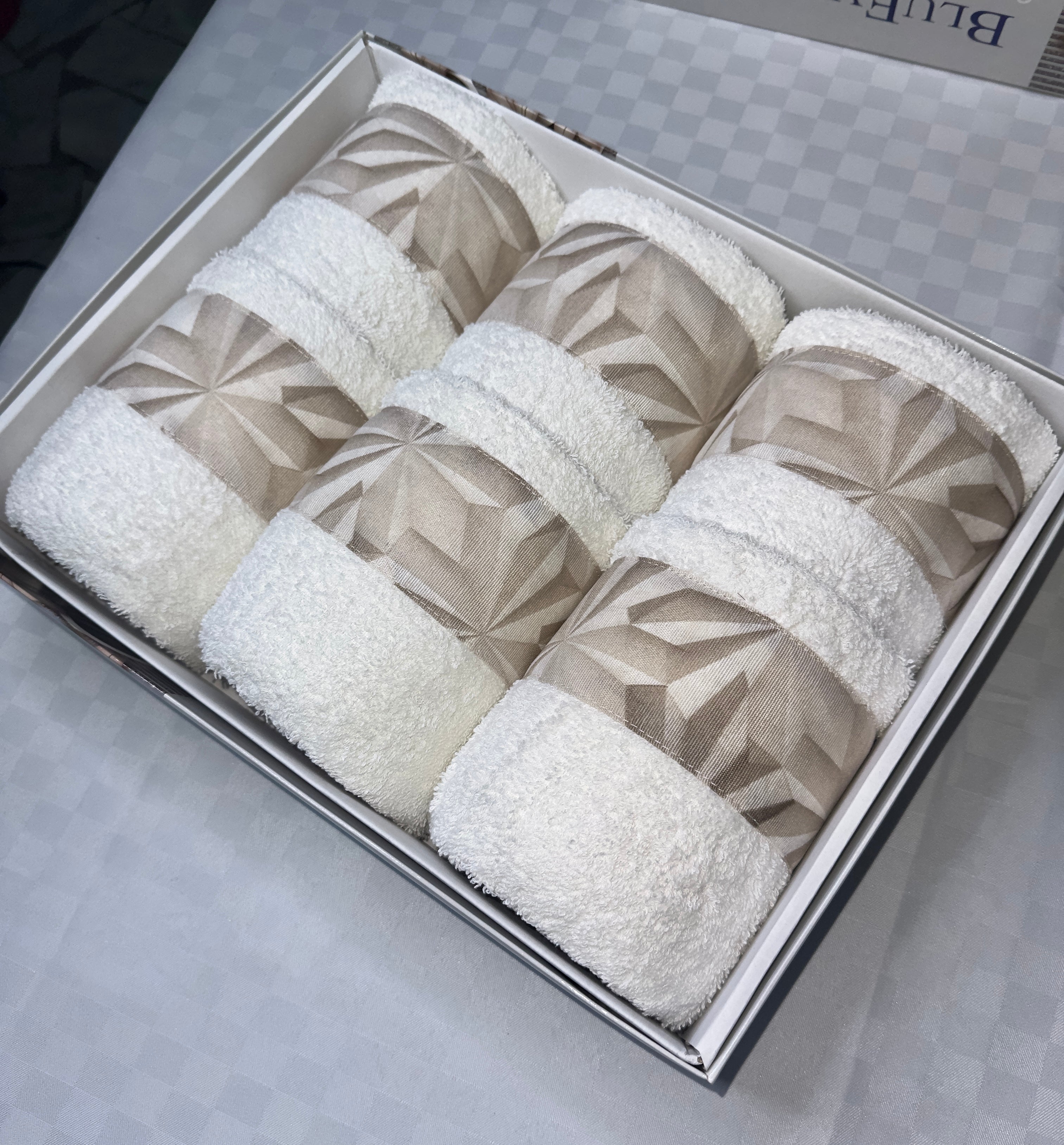 SET 6 PEZZI ASCIUGAMANO BAGNO IN SPUGNA contiene 3 Grandi Viso+3 Piccole Ospite