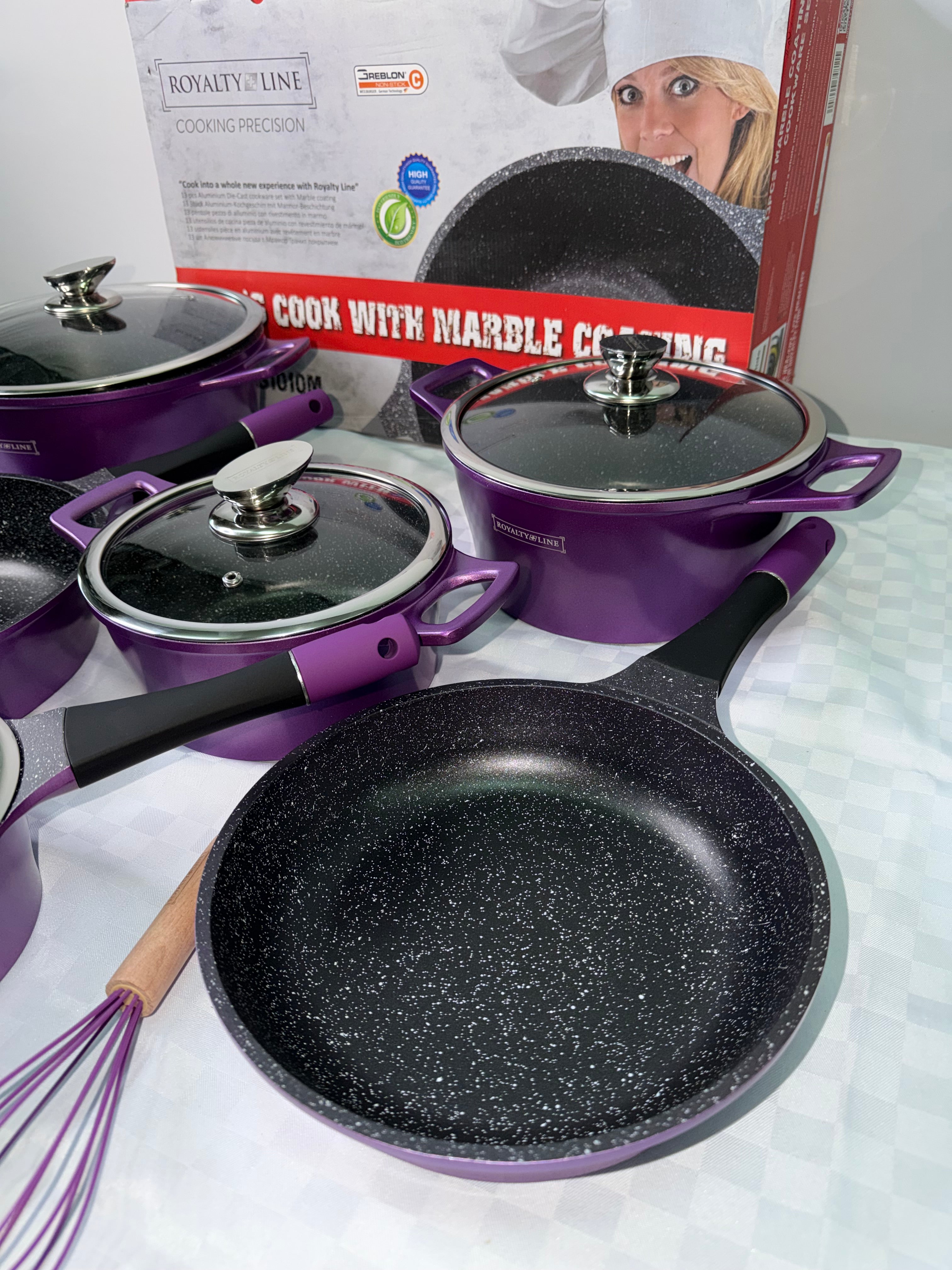 SET BATTERIA DI PENTOLE ROYALTY LINE IN PIETRA LAVICA E ANTI-ADERENTE contiene 6 PENTOLE ,4 COPERCHI e 1 MESTOLO DA CUCINA