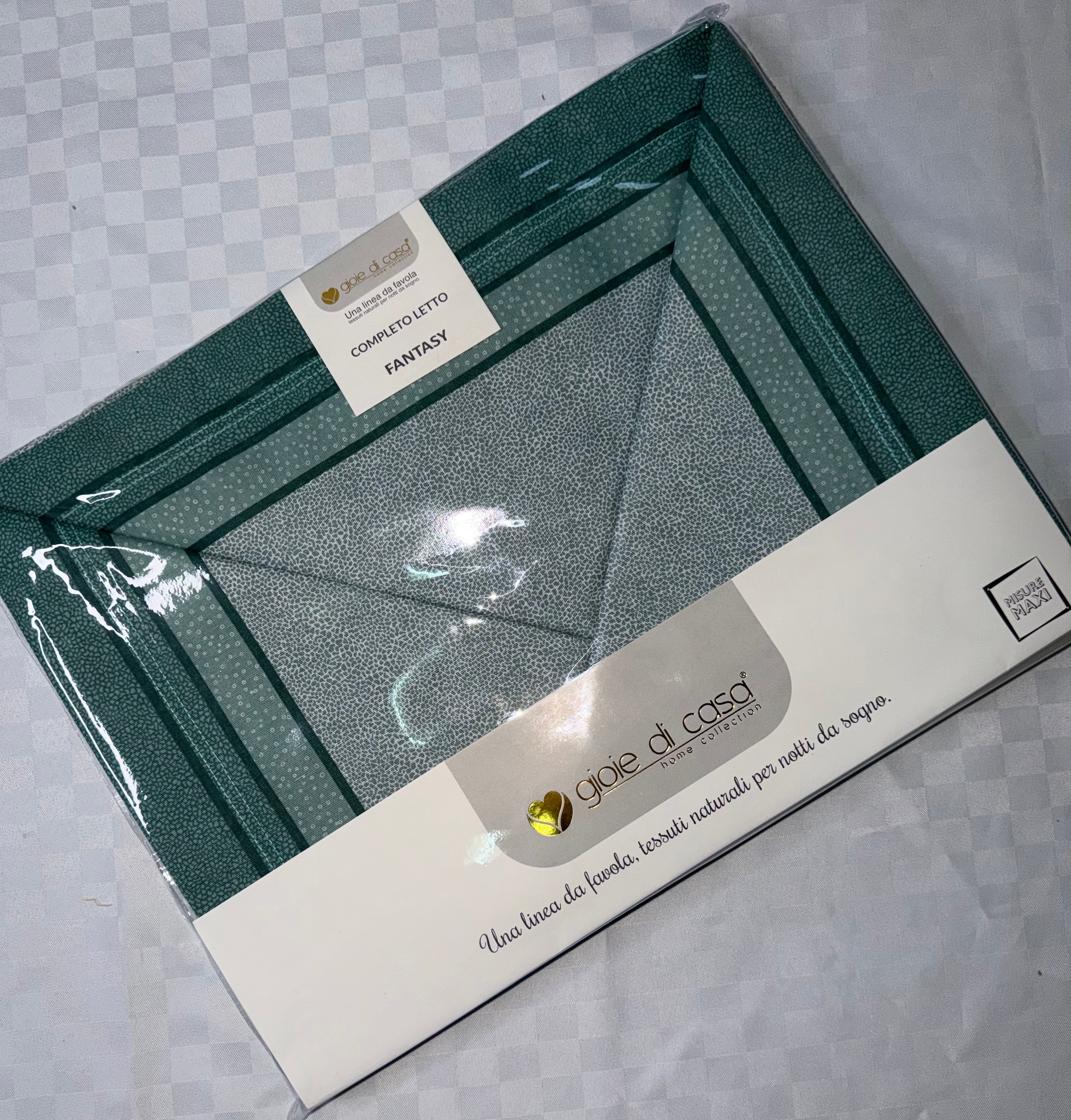 COMPLETO LENZUOLA PER LETTO MATRIMONIALE Polycotton contiene Lenzuolo sopra, Lenzuolo sotto con angoli e Due Federe