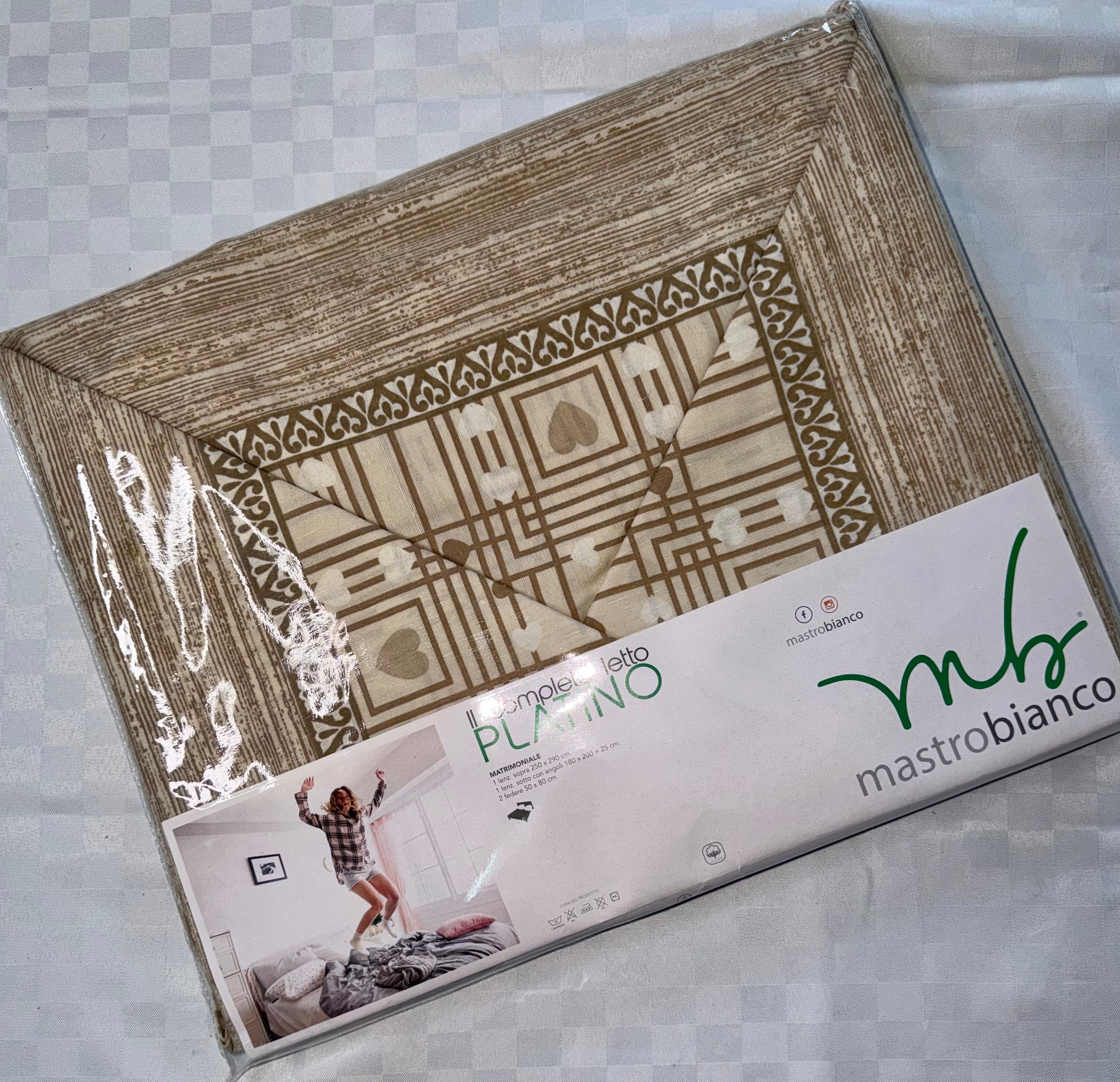 COMPLETO LENZUOLA PER LETTO MATRIMONIALE Polycotton contiene Lenzuolo sopra, Lenzuolo sotto con angoli e Due Federe