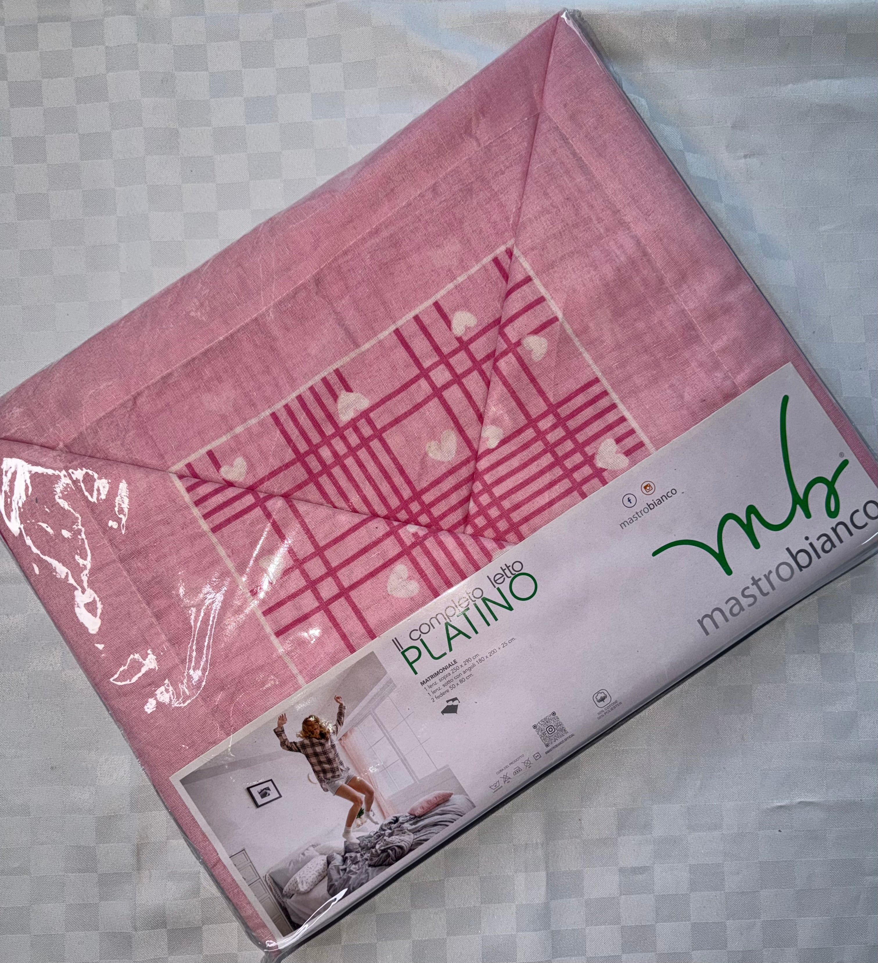 COMPLETO LENZUOLA PER LETTO MATRIMONIALE Polycotton contiene Lenzuolo sopra, Lenzuolo sotto con angoli e Due Federe