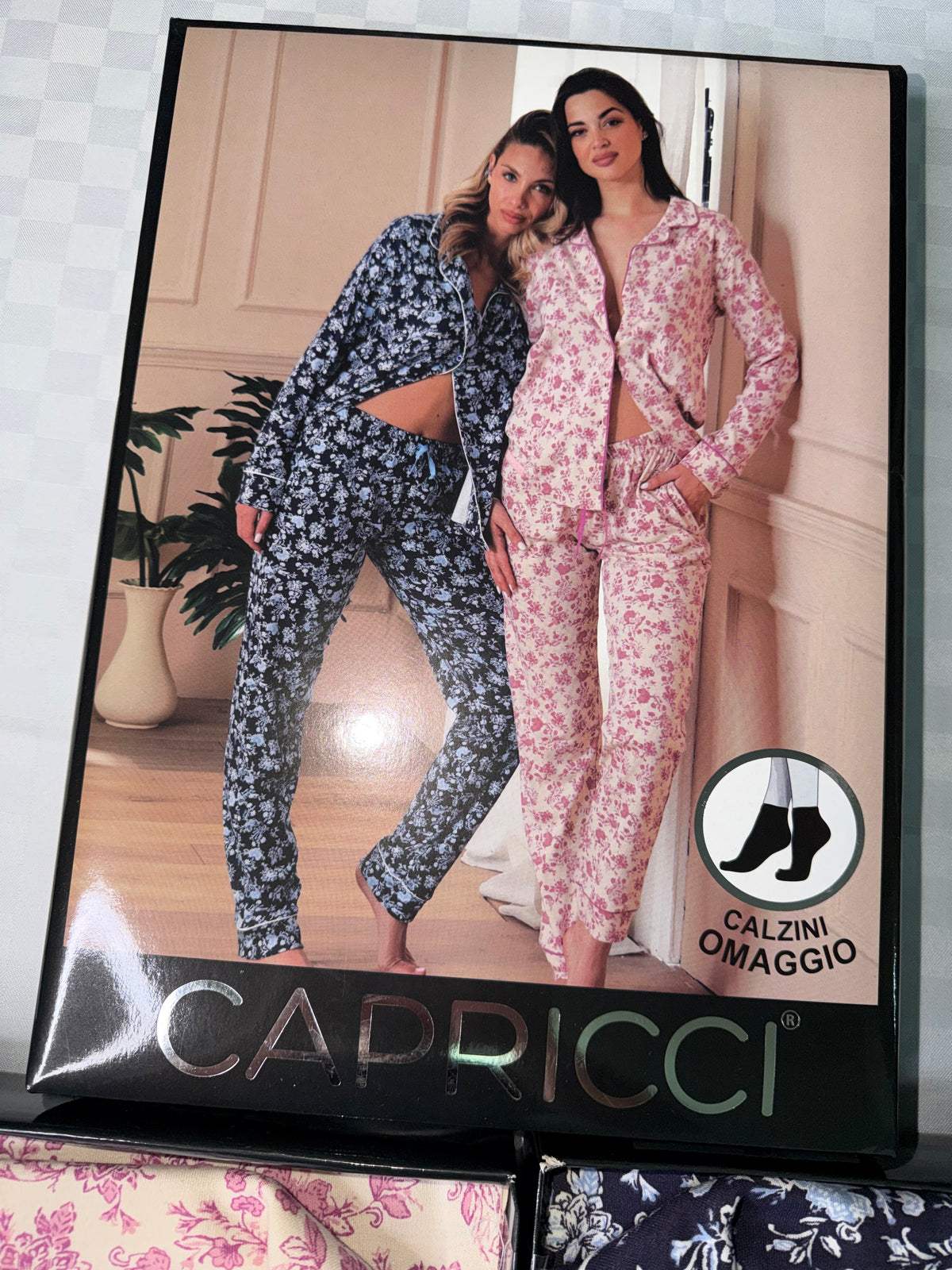 PIGIAMA DONNA IN COTONE CALDO Manica lunga e Pantalone lungo aperto avanti con bottoni (COMPRESO DI CALZINI)