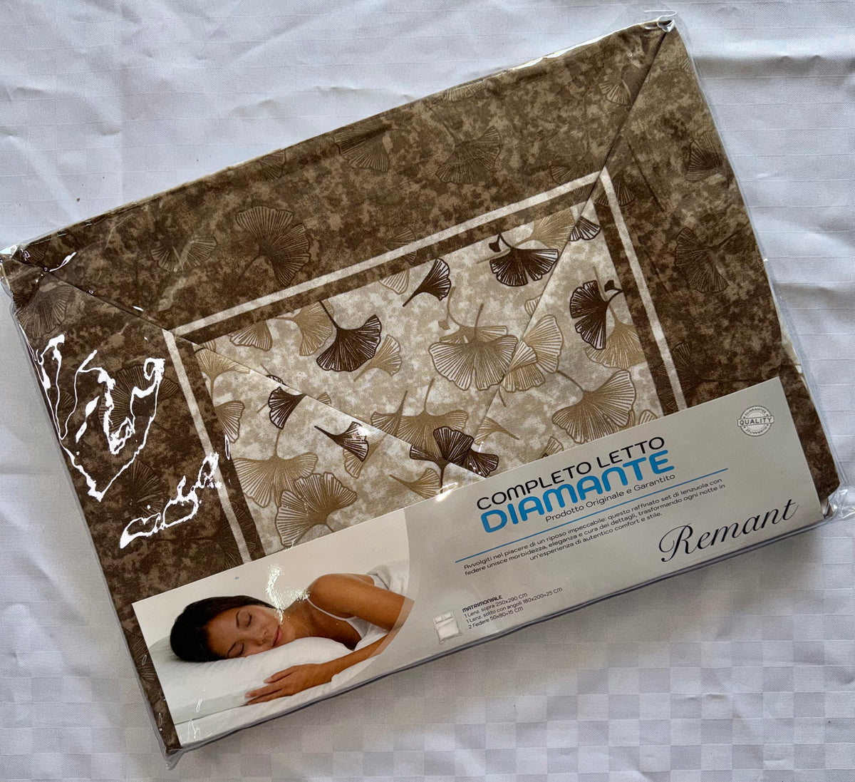 COMPLETO LENZUOLA PER LETTO MATRIMONIALE Polycotton contiene Lenzuolo sopra, Lenzuolo sotto con angoli e Due Federe