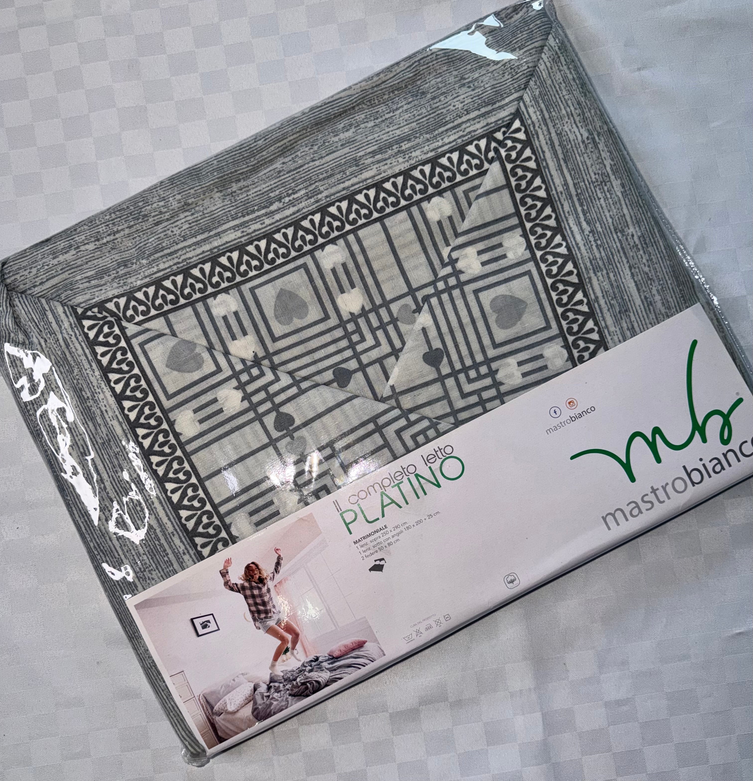 COMPLETO LENZUOLA PER LETTO MATRIMONIALE Polycotton contiene Lenzuolo sopra, Lenzuolo sotto con angoli e Due Federe