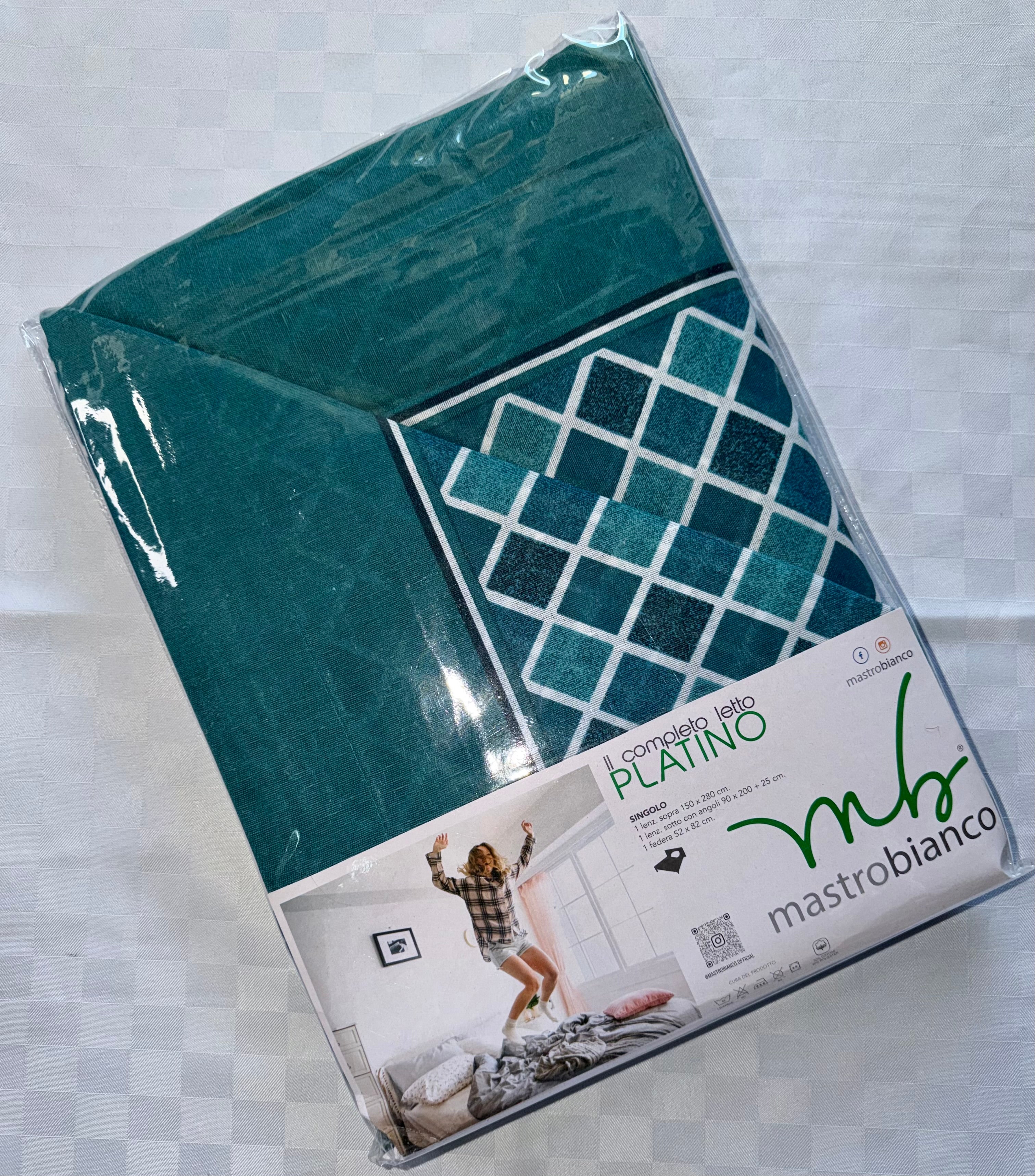 COMPLETO LENZUOLA PER LETTO SINGOLO Polycotton contiene Lenzuolo sopra,Lenzuolo sotto con angoli e Federa