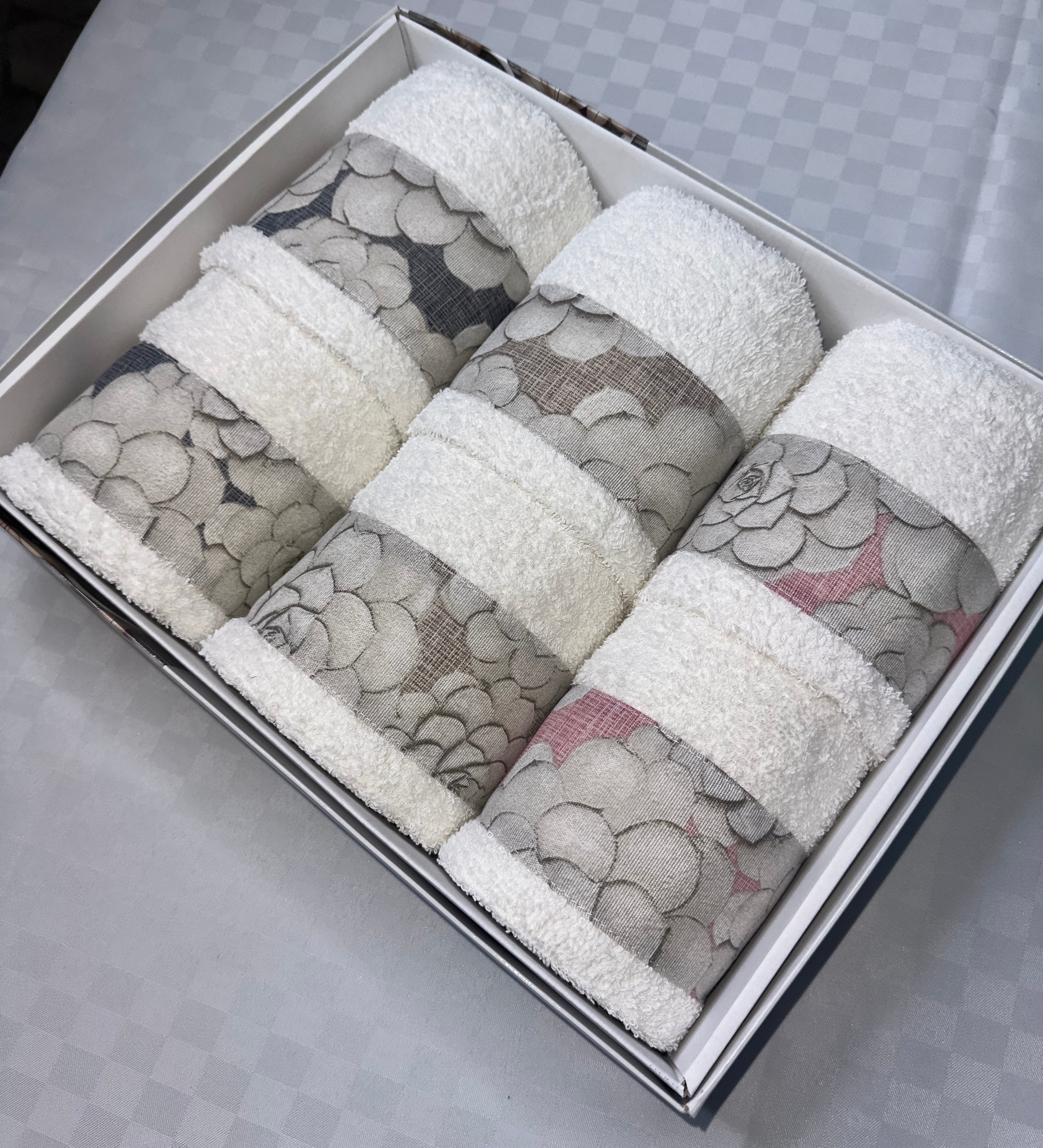 SET 6 PEZZI ASCIUGAMANO BAGNO IN SPUGNA contiene 3 Grandi Viso+3 Piccole Ospite