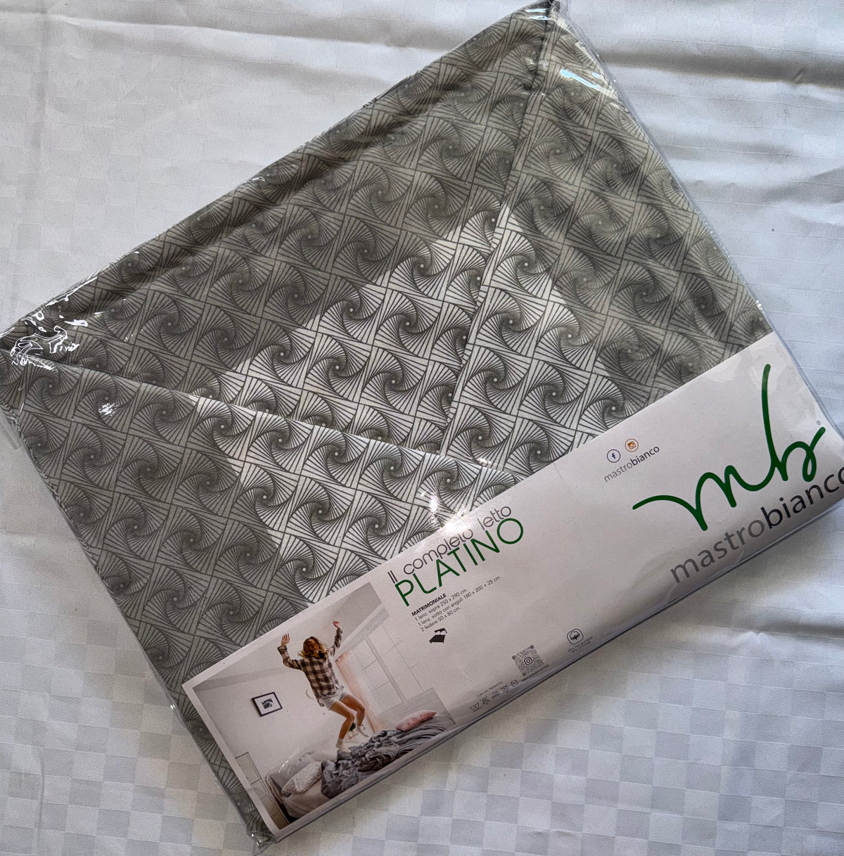COMPLETO LENZUOLA PER LETTO MATRIMONIALE Polycotton contiene Lenzuolo sopra, Lenzuolo sotto con angoli e Due Federe