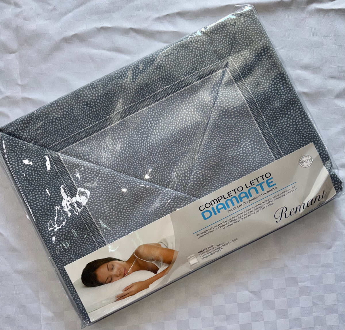 COMPLETO LENZUOLA PER LETTO MATRIMONIALE Polycotton contiene Lenzuolo sopra, Lenzuolo sotto con angoli e Due Federe