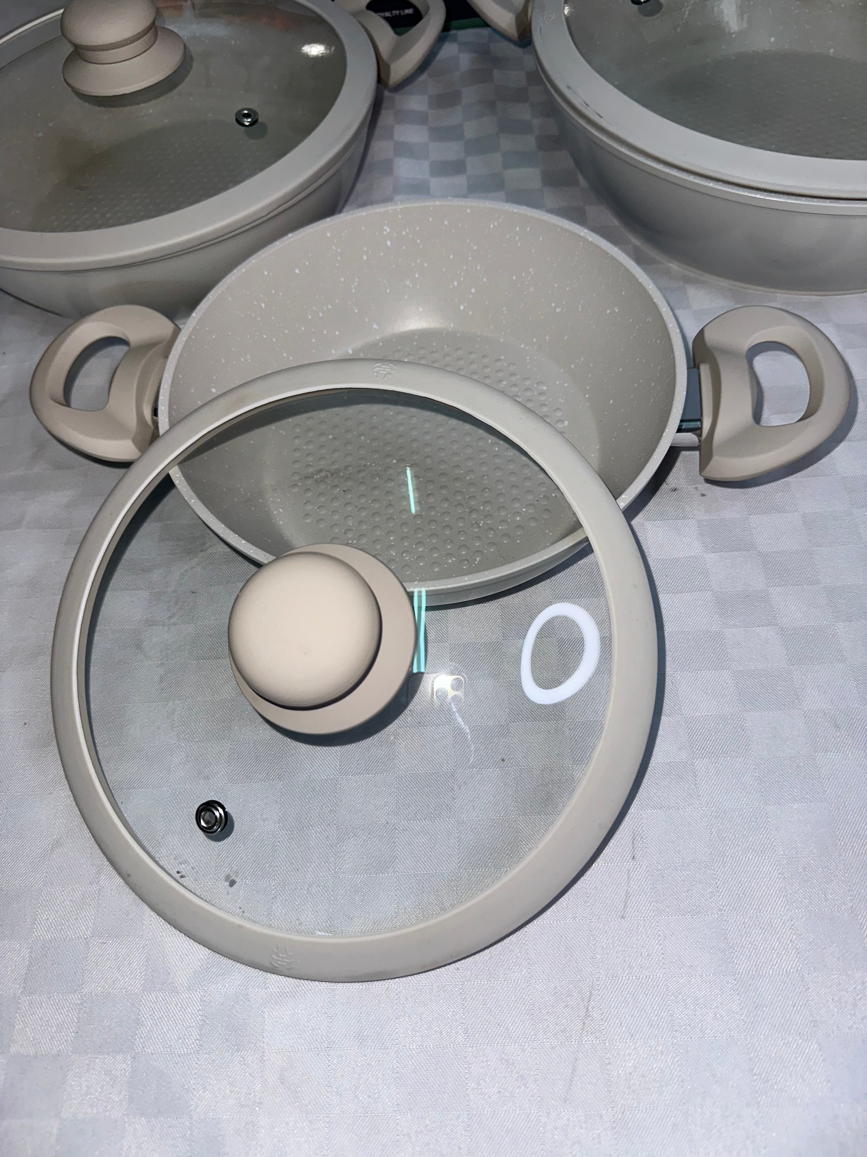 TRIS DI TEGAMI 3 PEZZI CON COPERCHIO IN PIETRA LAVICA E ANTI-ADERENTE