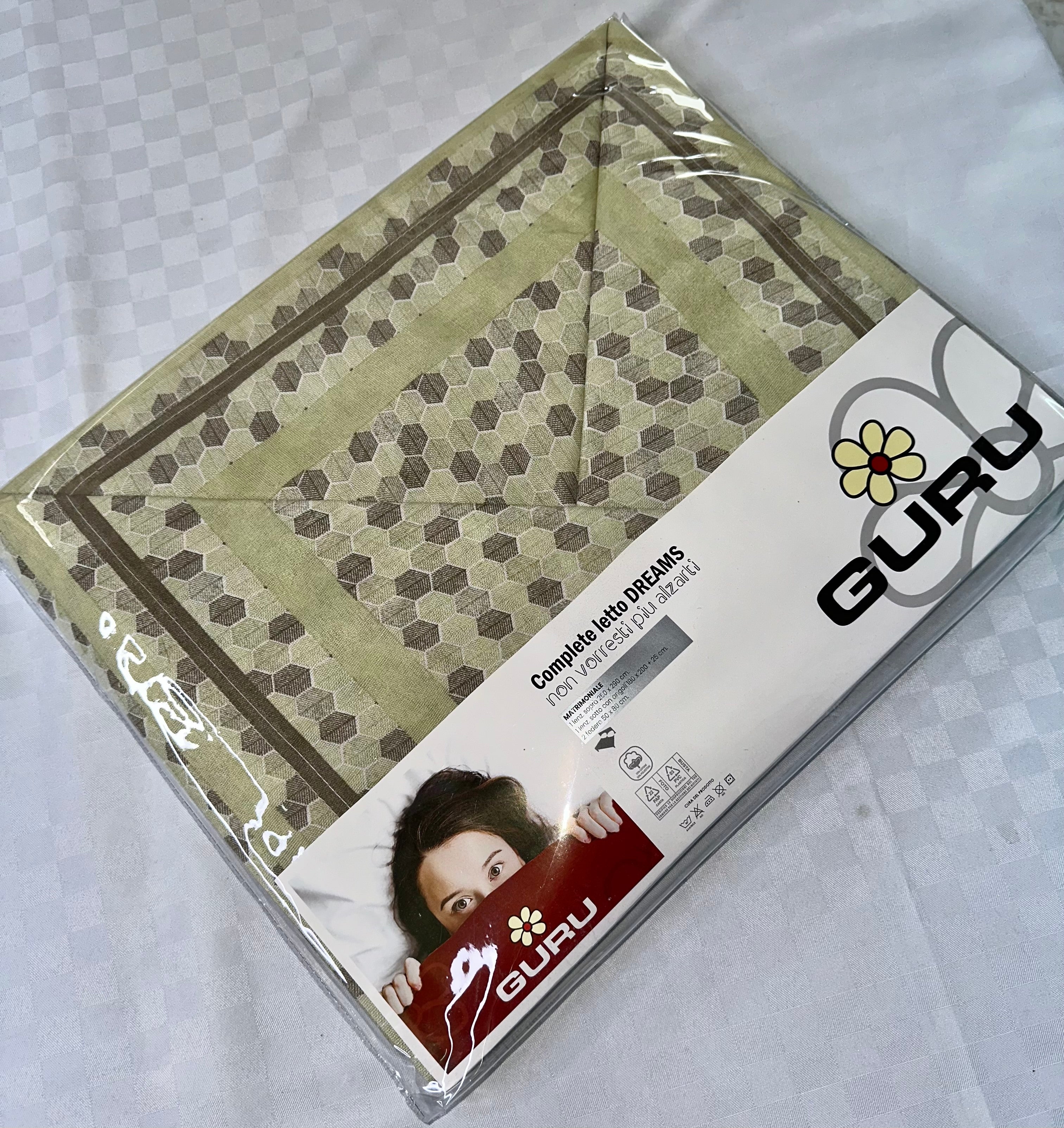 COMPLETO LENZUOLA PER LETTO MATRIMONIALE Polycotton Lenzuolo sopra, Lenzuolo sotto con angoli e Due Federe