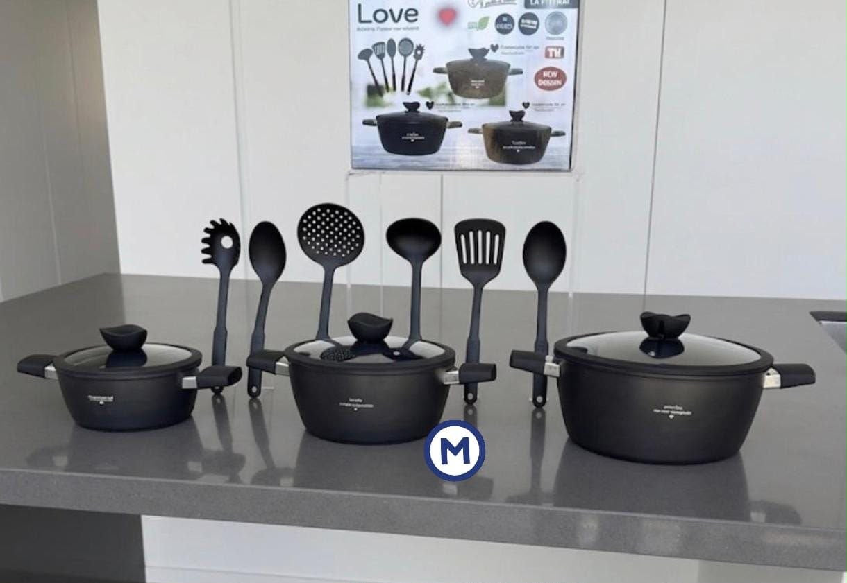 SET PENTOLE BAVARIA IN PIETRA LAVICA E ANTI-ADERENTE contiene 3 PENTOLE ,3 COPERCHI e 5 MESTOLI DA CUCINA