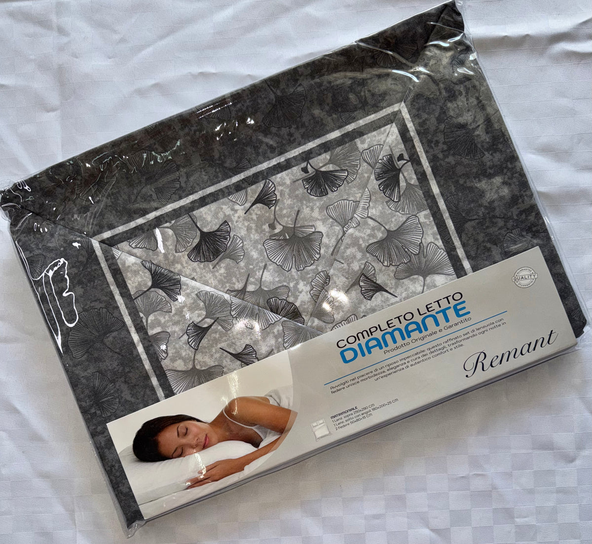 COMPLETO LENZUOLA PER LETTO MATRIMONIALE Polycotton contiene Lenzuolo sopra, Lenzuolo sotto con angoli e Due Federe