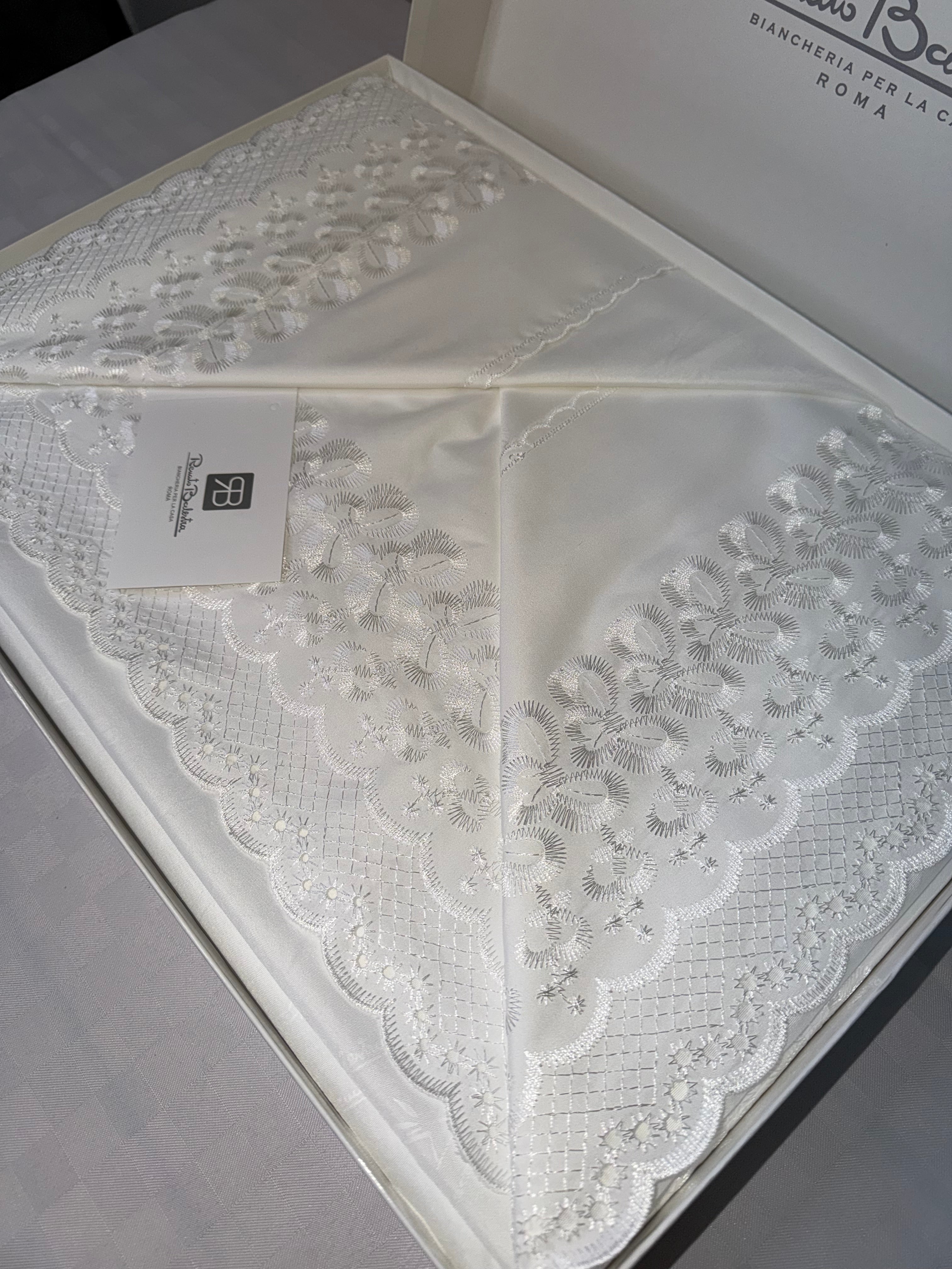 COMPLETO LENZUOLA MATRIMONIALE RENATO BALESTRA CON PIZZO MACRAME (Lenzuolo sopra,Lenzuolo sotto con angoli e due federe)