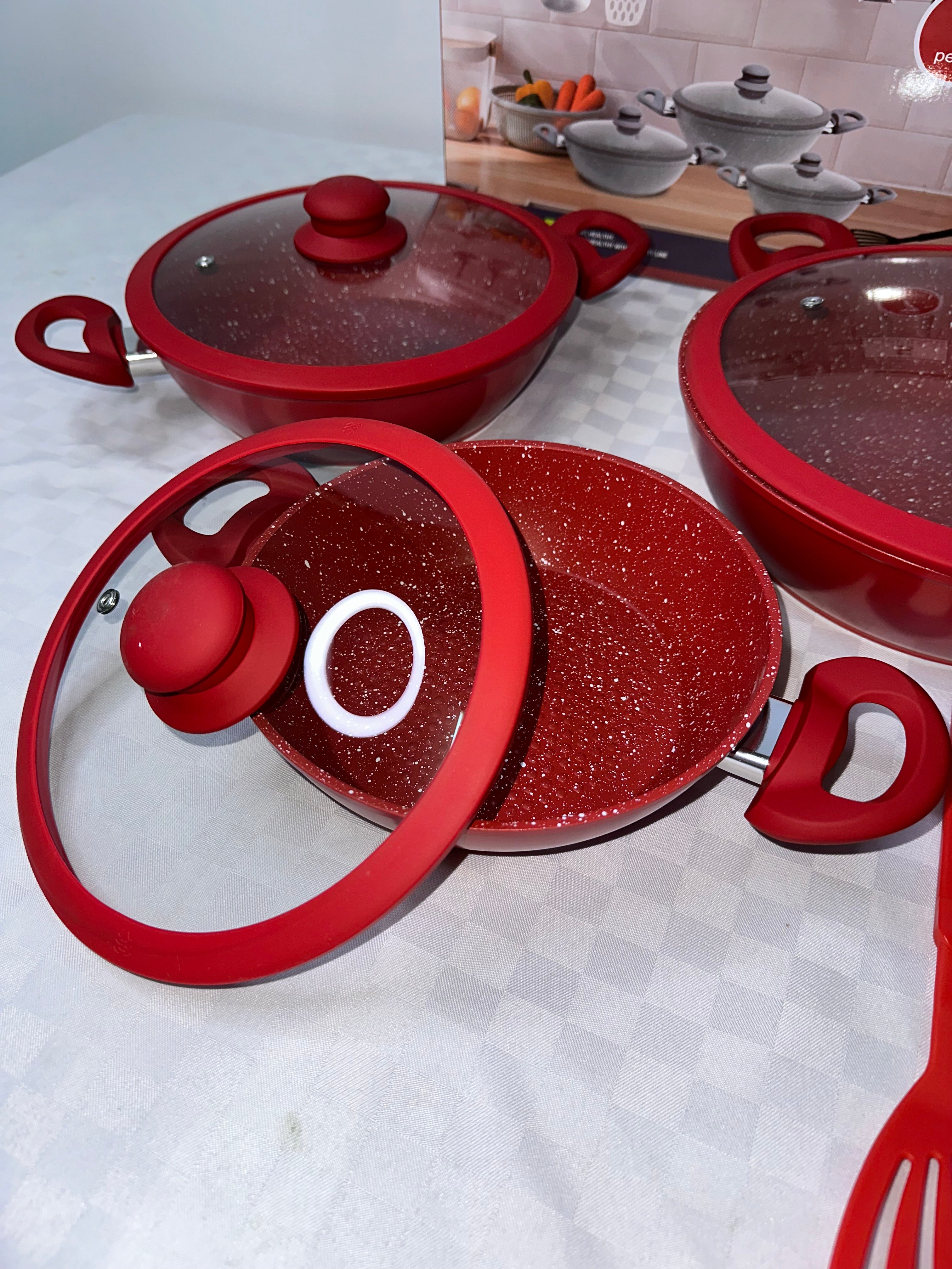 TRIS DI TEGAMI 3 PEZZI CON COPERCHIO IN PIETRA LAVICA E ANTI-ADERENTE