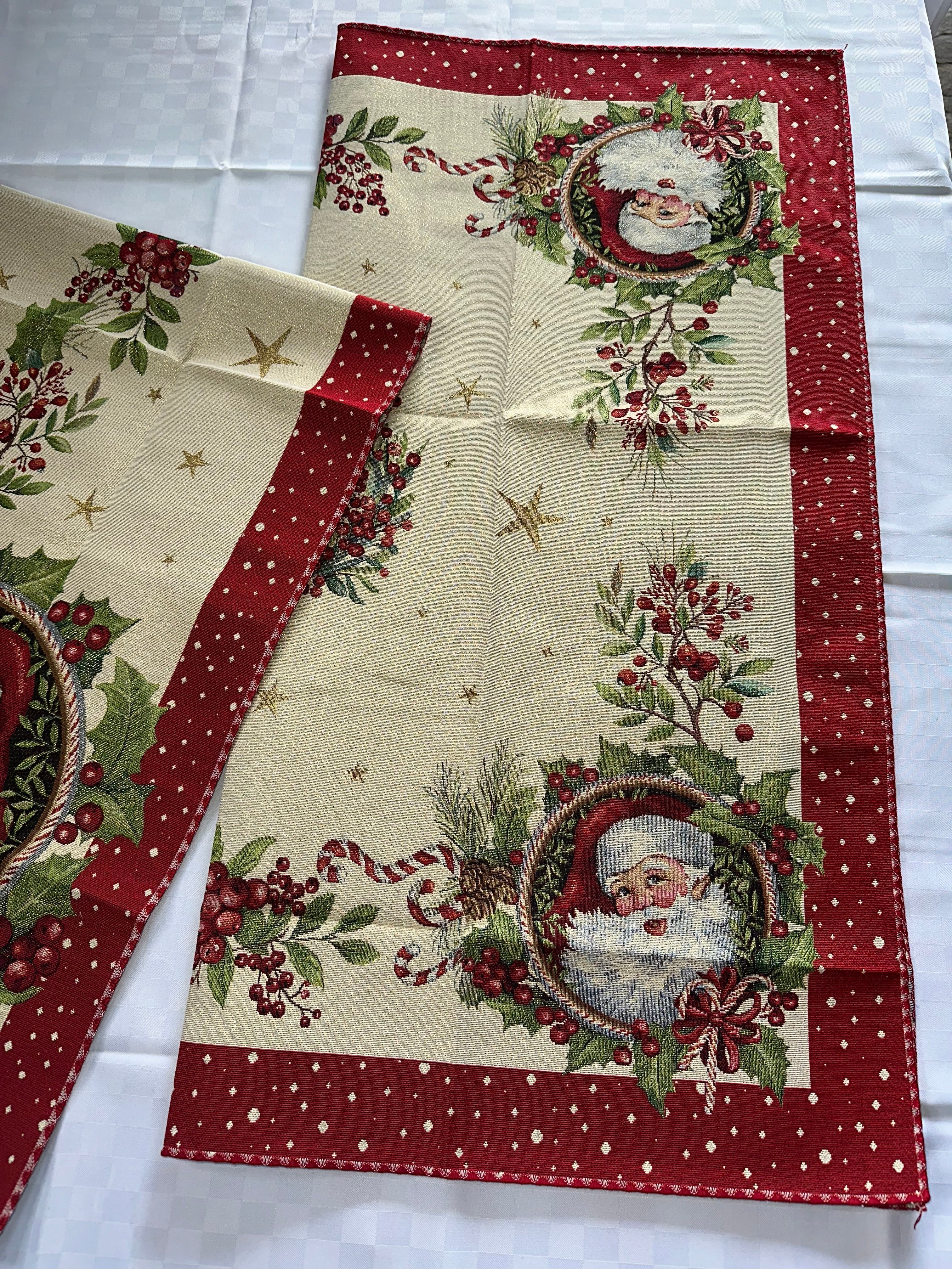 COORDINATO VINGI NATALIZIO IN TESSUTO GORBELIN disponibile Runner 40x140cm e Centrotavola 100x100cm art.Santa Claus