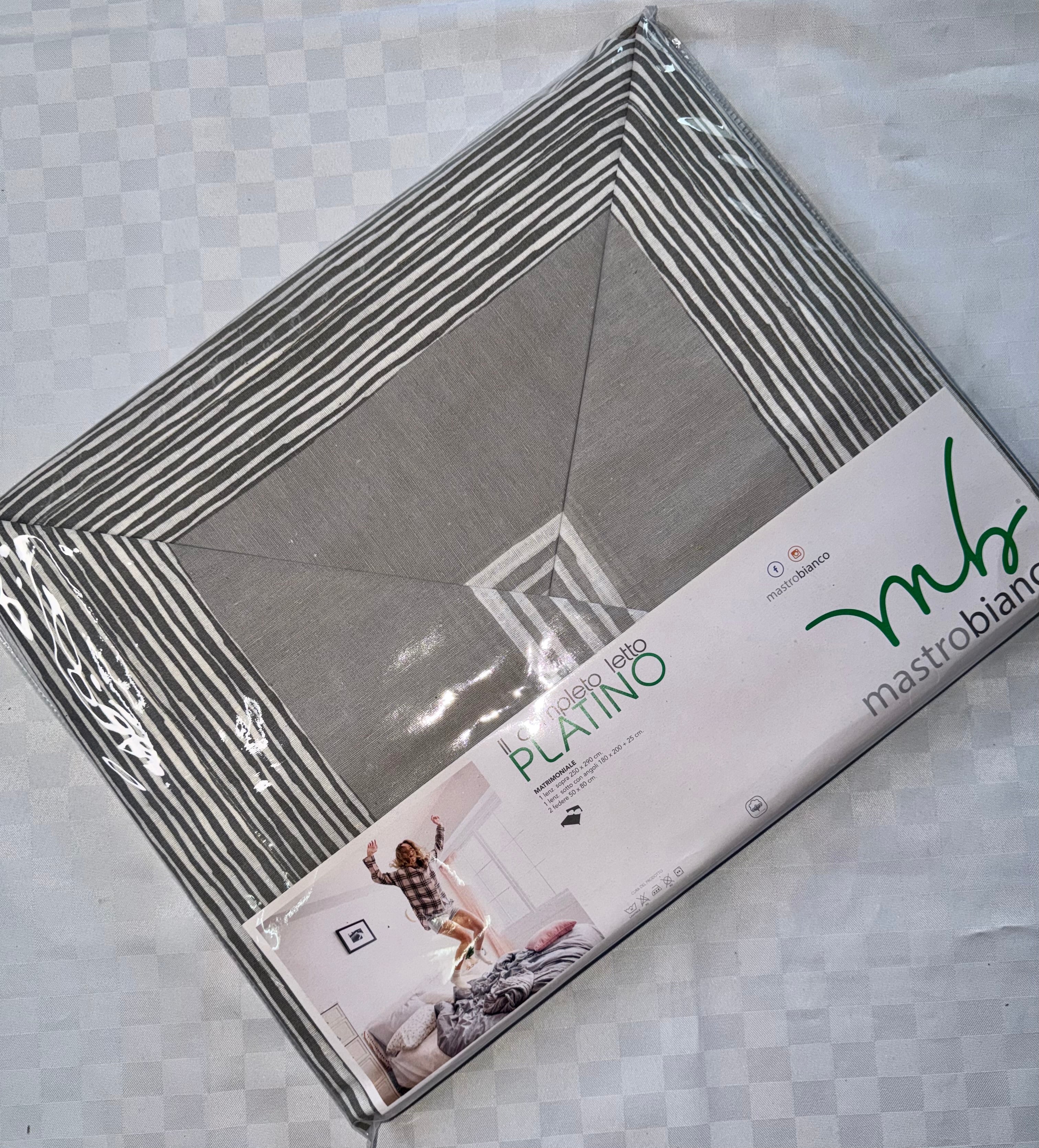 COMPLETO LENZUOLA PER LETTO MATRIMONIALE Polycotton contiene Lenzuolo sopra, Lenzuolo sotto con angoli e Due Federe