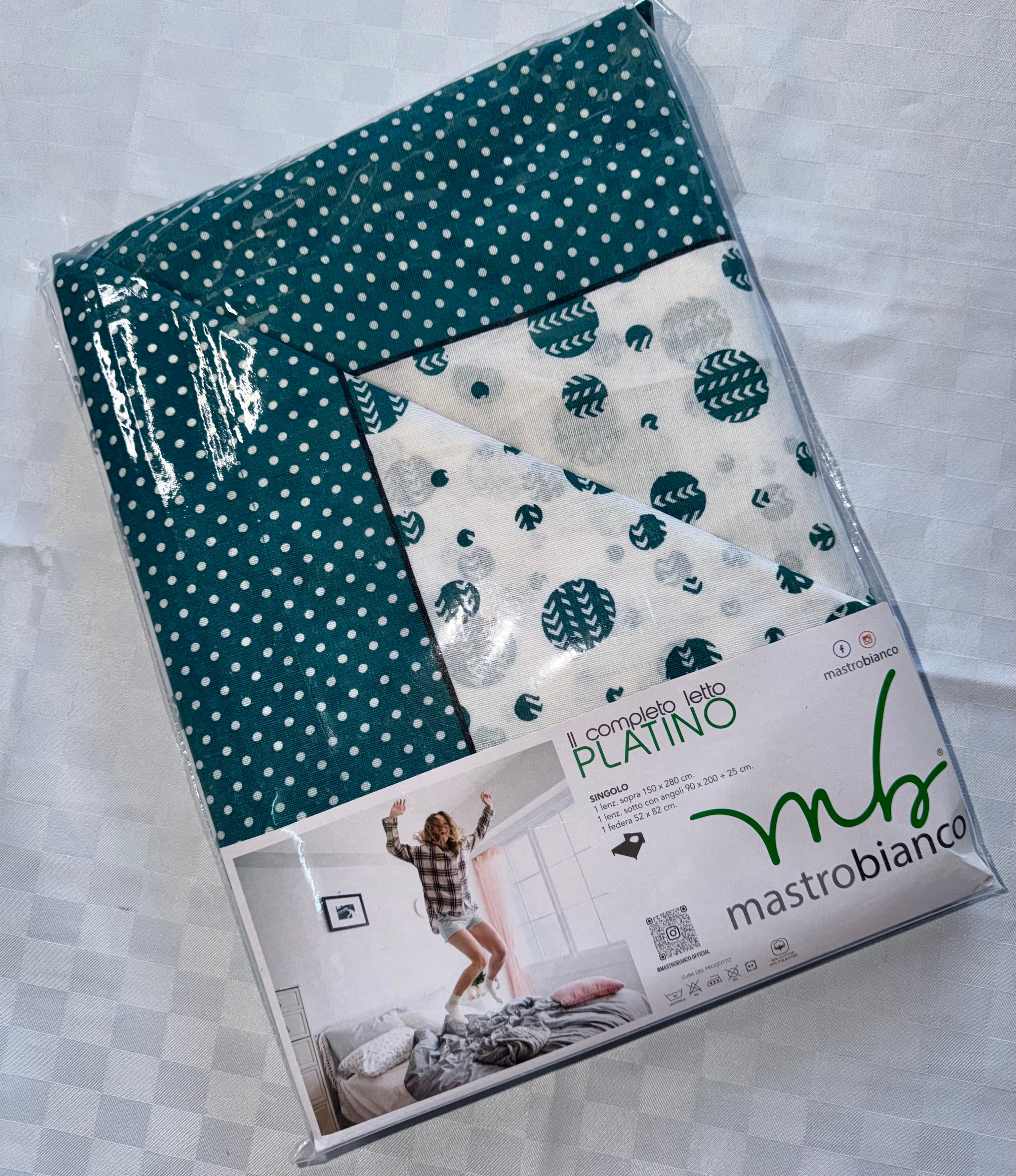 COMPLETO LENZUOLA PER LETTO SINGOLO Polycotton contiene Lenzuolo sopra,Lenzuolo sotto con angoli e Federa