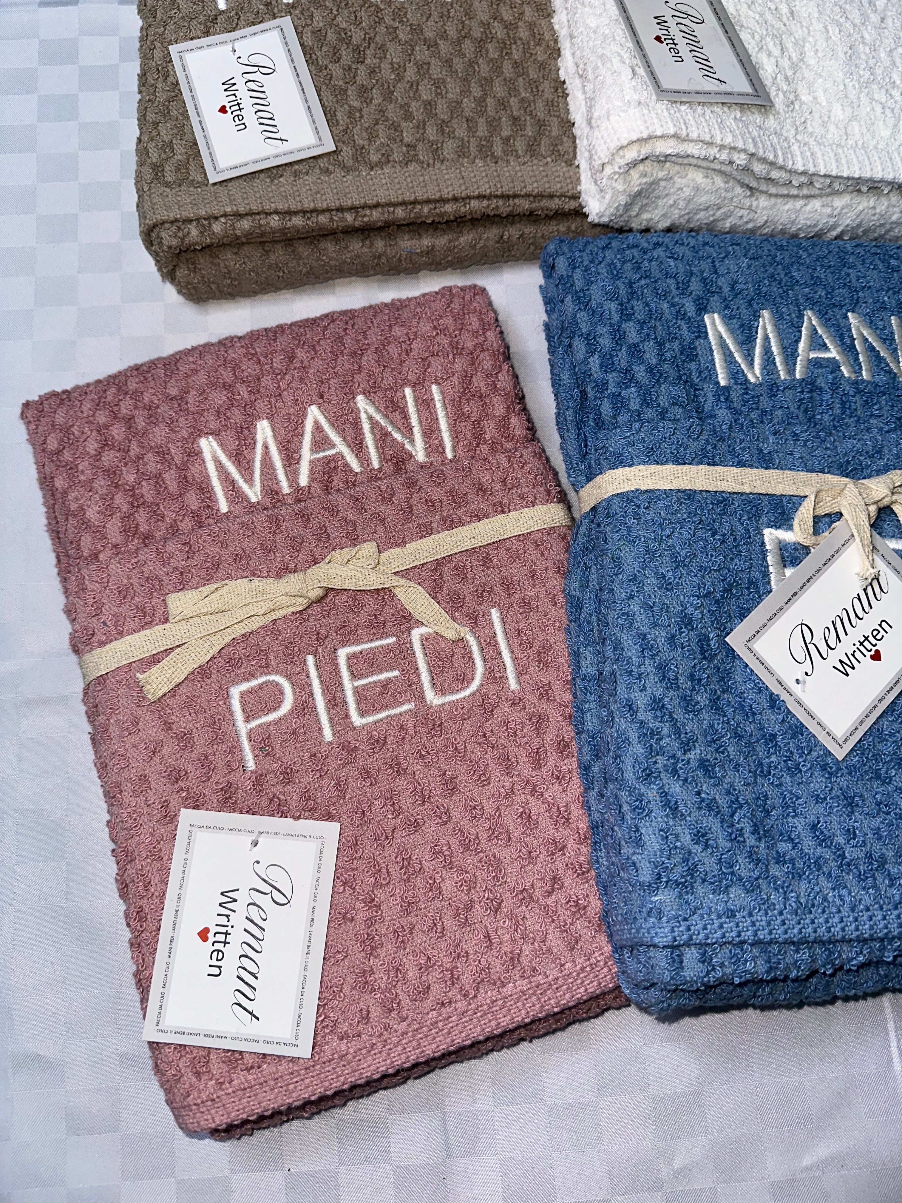 COPPIA ASCIUGAMANI BAGNO IN SPUGNA contiene 1 Grande Viso + 1 Piccola Ospite