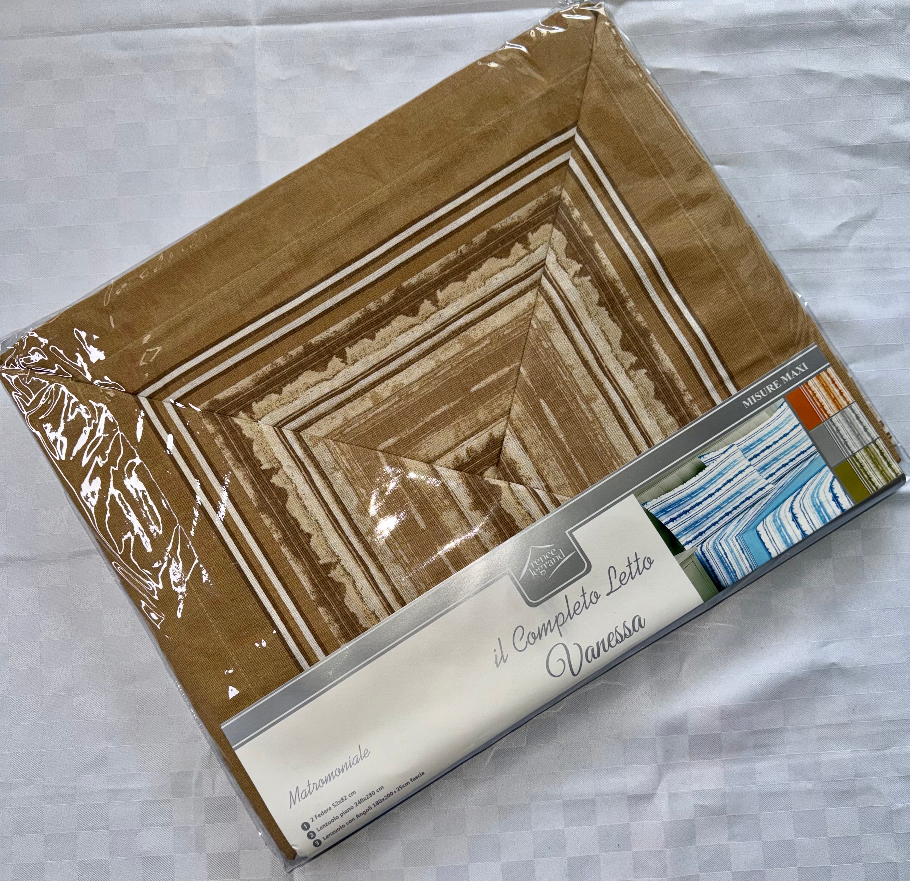 COMPLETO LENZUOLA PER LETTO MATRIMONIALE Polycotton contiene Lenzuolo sopra, Lenzuolo sotto con angoli e Due Federe