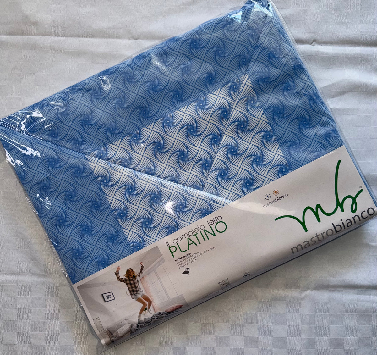 COMPLETO LENZUOLA PER LETTO MATRIMONIALE Polycotton contiene Lenzuolo sopra, Lenzuolo sotto con angoli e Due Federe