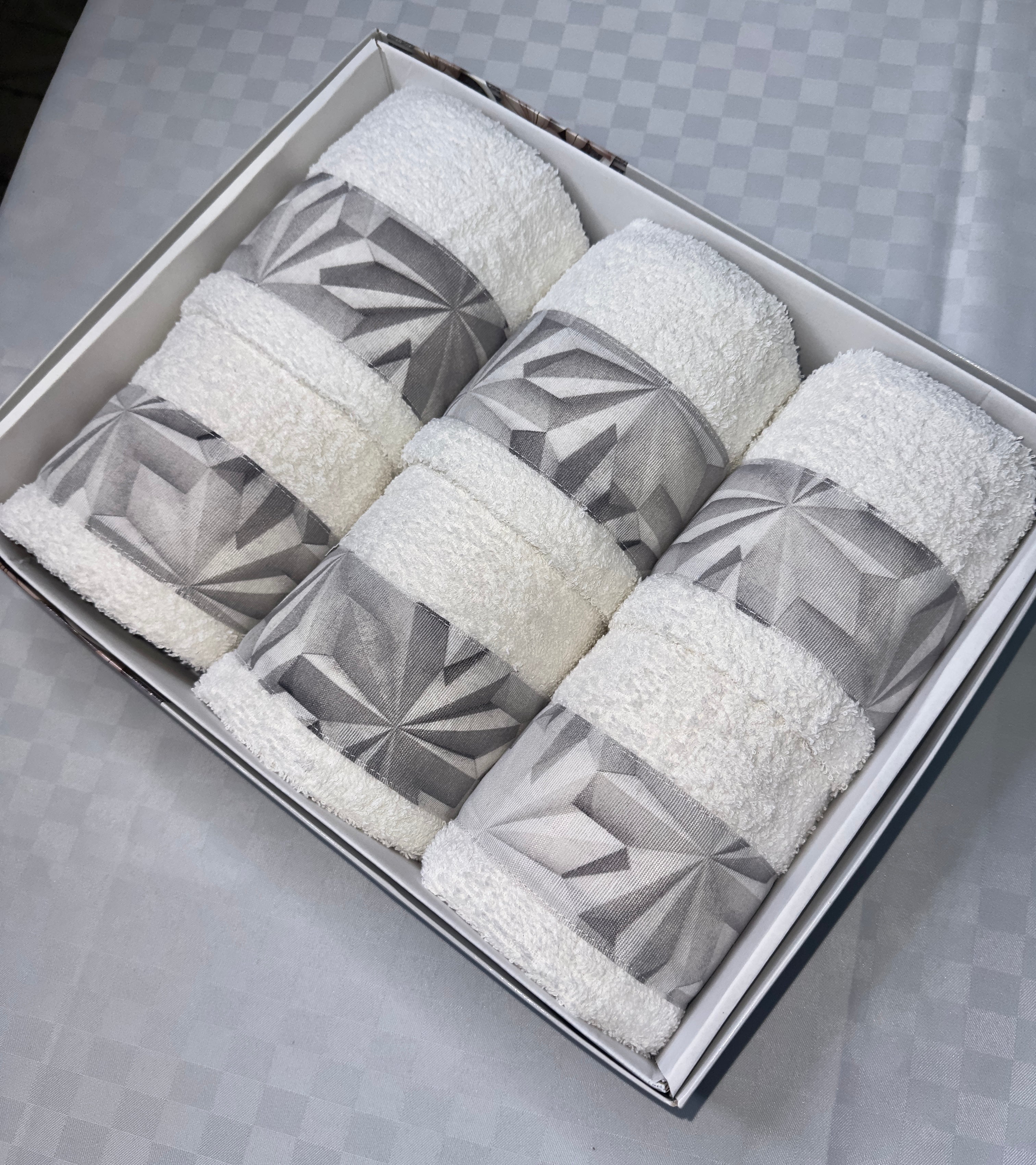 SET 6 PEZZI ASCIUGAMANO BAGNO IN SPUGNA contiene 3 Grandi Viso+3 Piccole Ospite