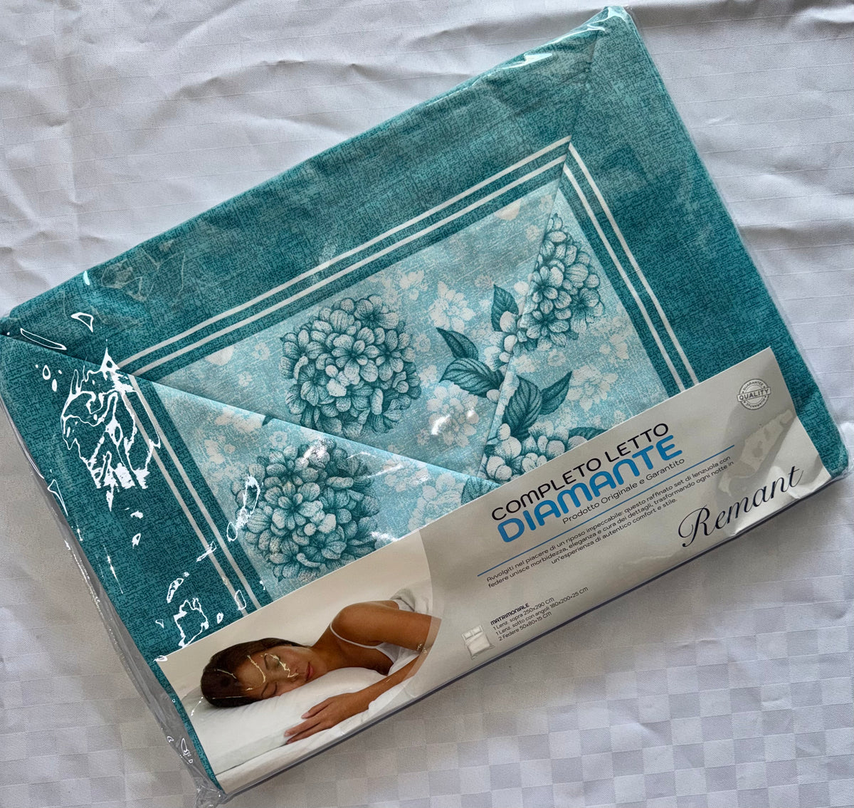 COMPLETO LENZUOLA PER LETTO MATRIMONIALE Polycotton contiene Lenzuolo sopra, Lenzuolo sotto con angoli e Due Federe
