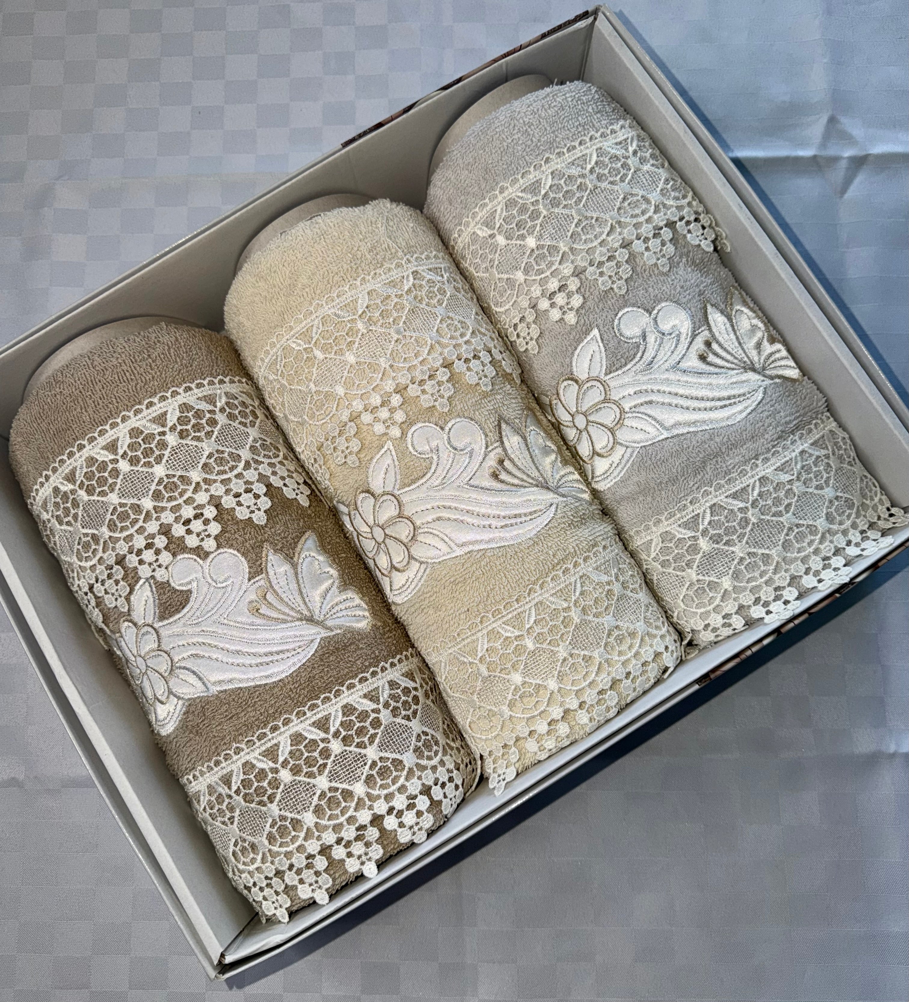 SET 6 PEZZI ASCIUGAMANO BAGNO IN SPUGNA contiene 3 Grandi Viso+3 Piccole Ospite