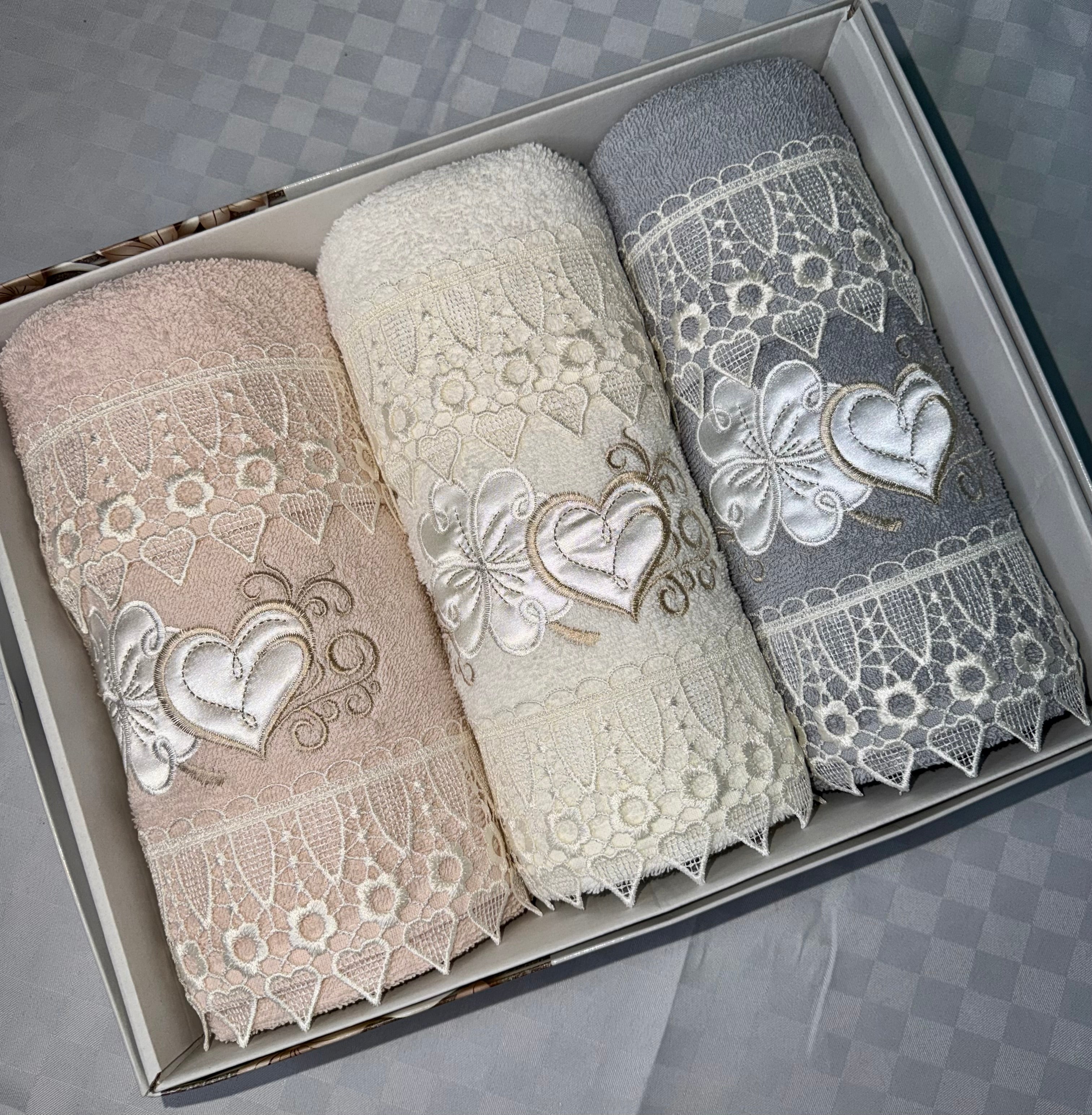 SET 6 PEZZI ASCIUGAMANO BAGNO IN SPUGNA contiene 3 Grandi Viso+3 Piccole Ospite