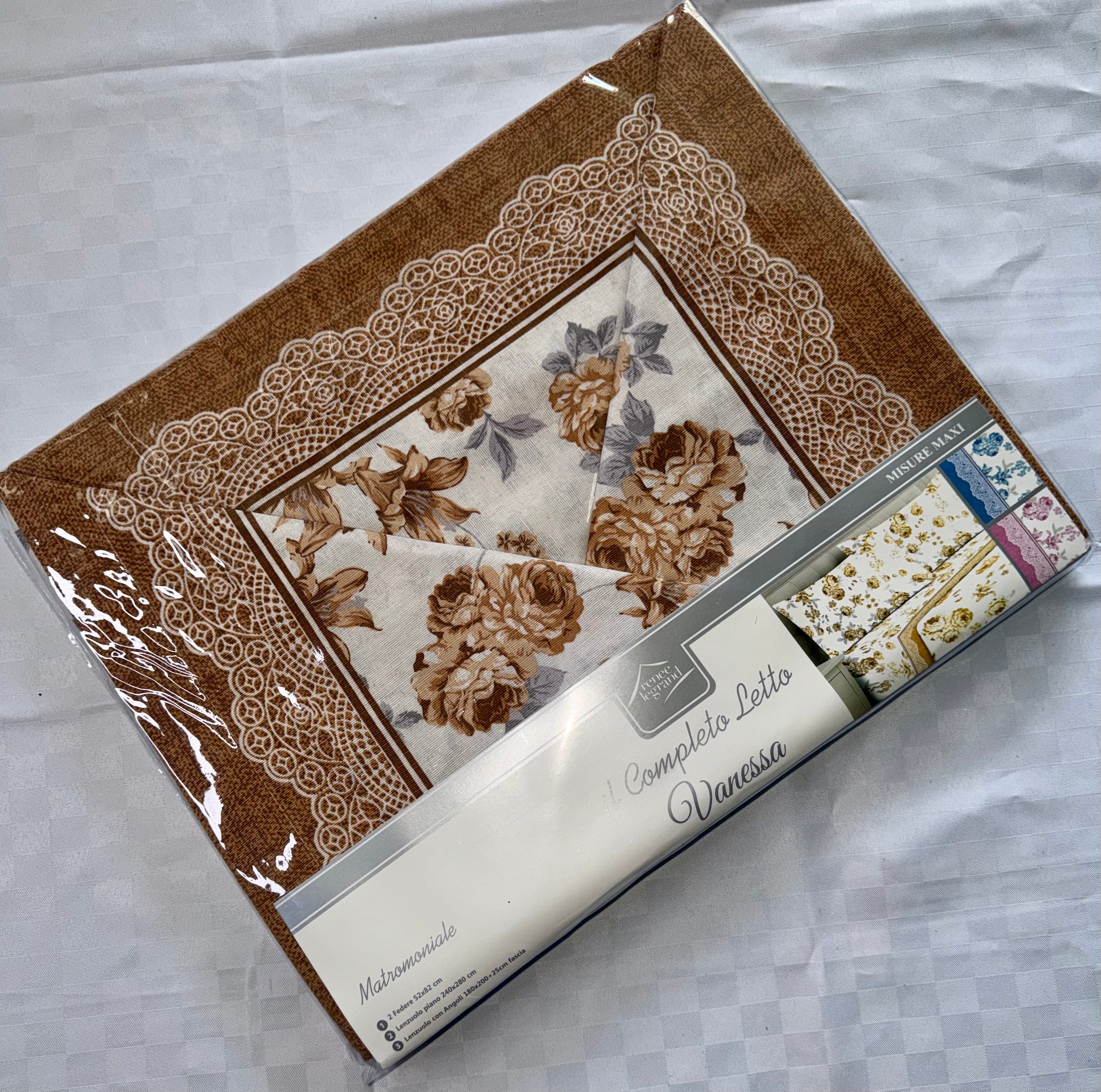 COMPLETO LENZUOLA PER LETTO MATRIMONIALE Polycotton contiene Lenzuolo sopra, Lenzuolo sotto con angoli e Due Federe