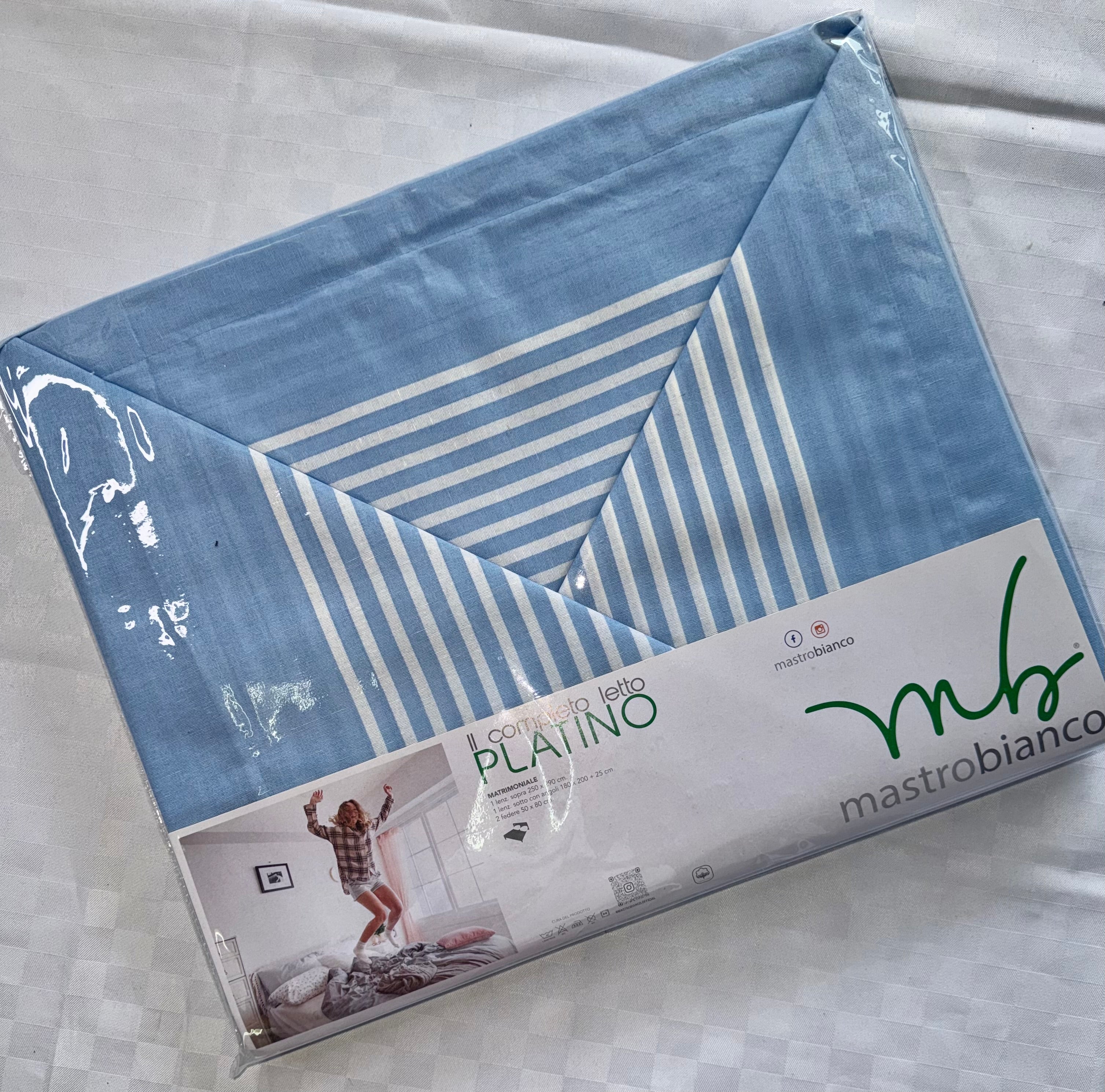 COMPLETO LENZUOLA PER LETTO MATRIMONIALE Polycotton contiene Lenzuolo sopra, Lenzuolo sotto con angoli e Due Federe