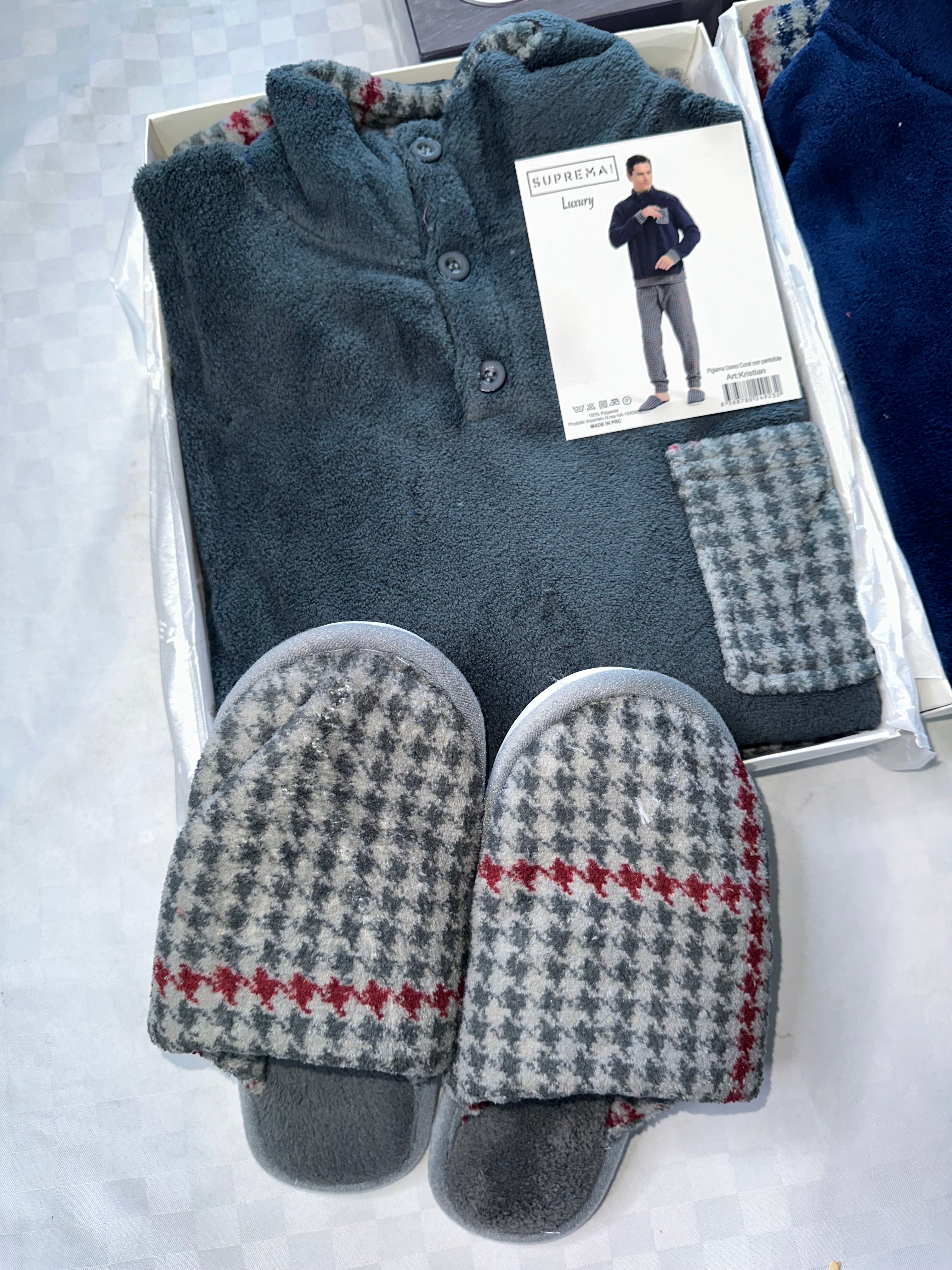 PIGIAMA UOMO CON PANTOFOLE IN MORBIDO PILE Manica lunga e Pantalone lungo