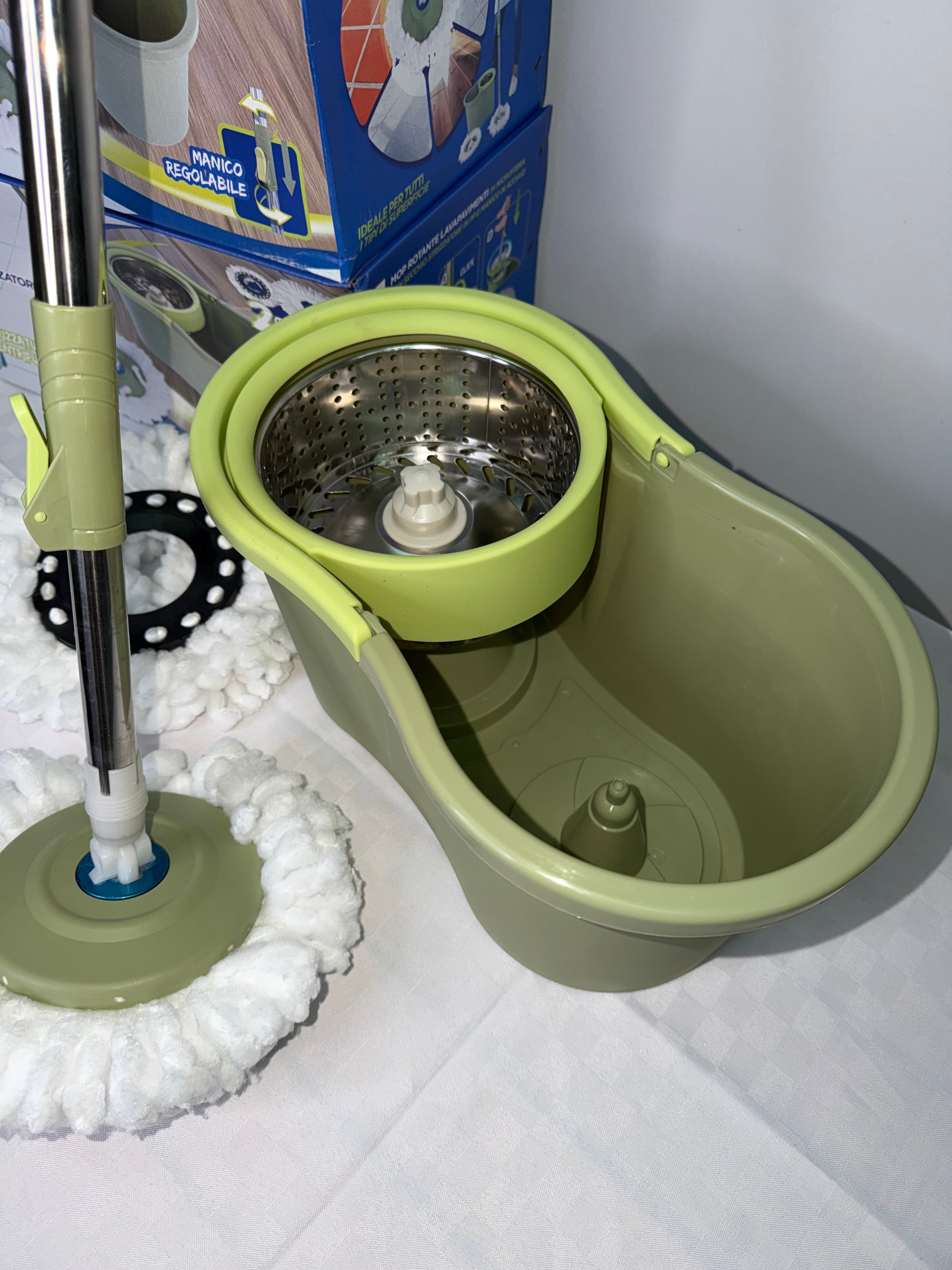 LAVAPAVIMENTI CON SECCHIO STRIZZATORE E MANICO comprende anche 2 MOP INTERCAMBIABILI