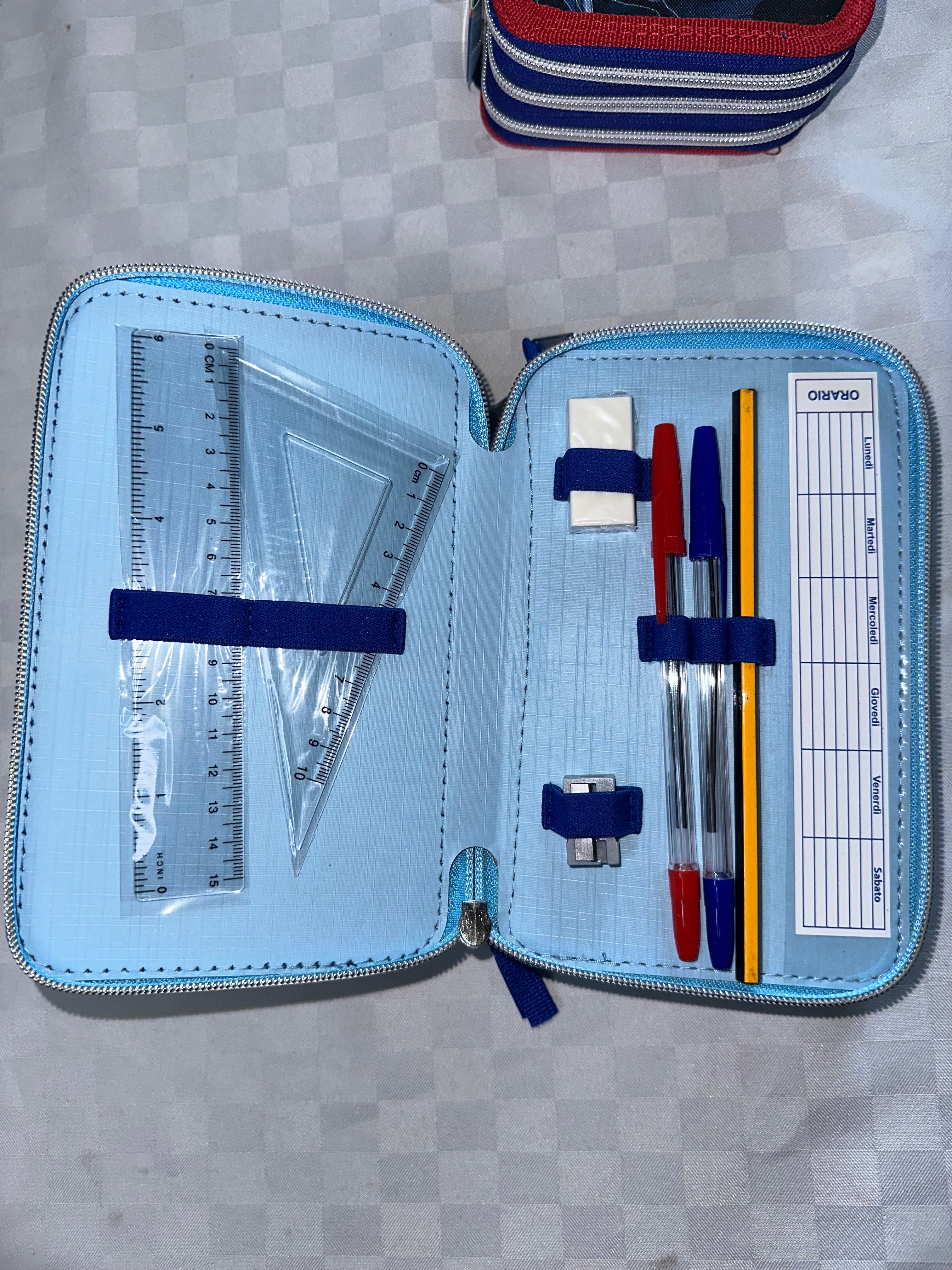 ASTUCCIO BIMBO CON 3 SCOMPARTI  COMPRESO DI COLORI,PENNARELLI, MATITA, PENNE E RIGHELLO
