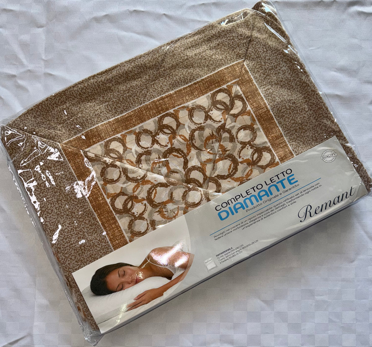 COMPLETO LENZUOLA PER LETTO MATRIMONIALE Polycotton contiene Lenzuolo sopra, Lenzuolo sotto con angoli e Due Federe
