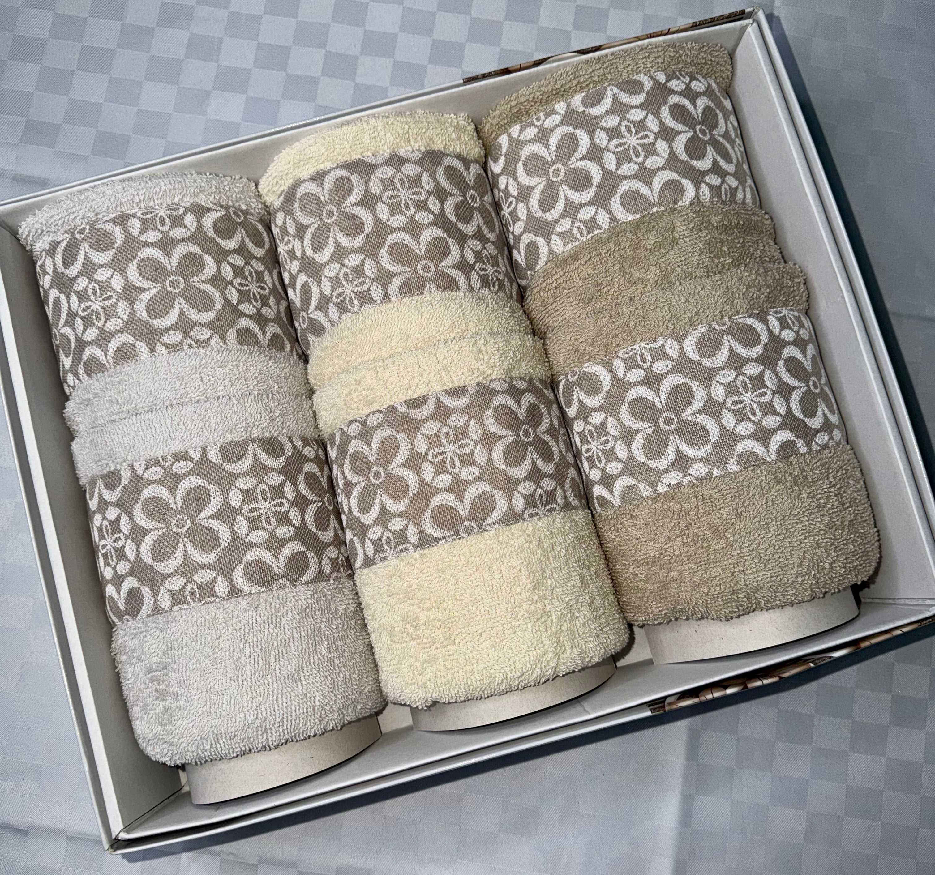 SET 6 PEZZI ASCIUGAMANO BAGNO IN SPUGNA contiene 3 Grandi Viso+3 Piccole Ospite