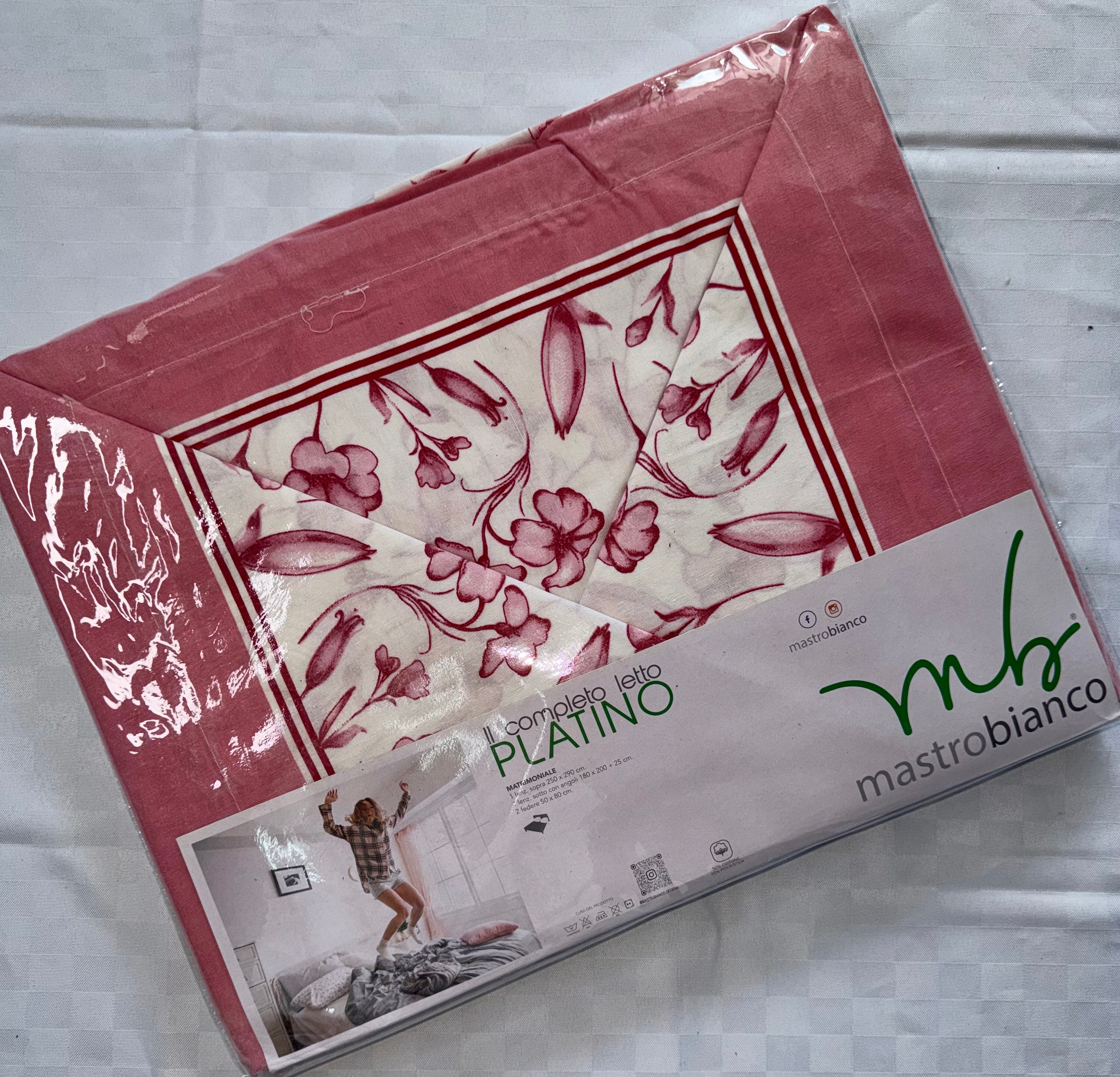 COMPLETO LENZUOLA PER LETTO MATRIMONIALE Polycotton contiene Lenzuolo sopra, Lenzuolo sotto con angoli e Due Federe