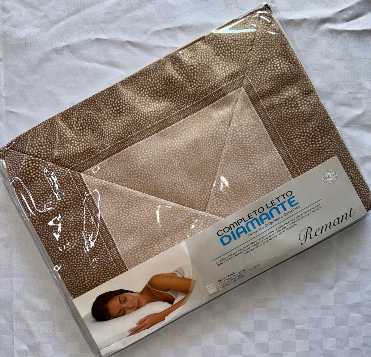 COMPLETO LENZUOLA PER LETTO MATRIMONIALE Polycotton contiene Lenzuolo sopra, Lenzuolo sotto con angoli e Due Federe