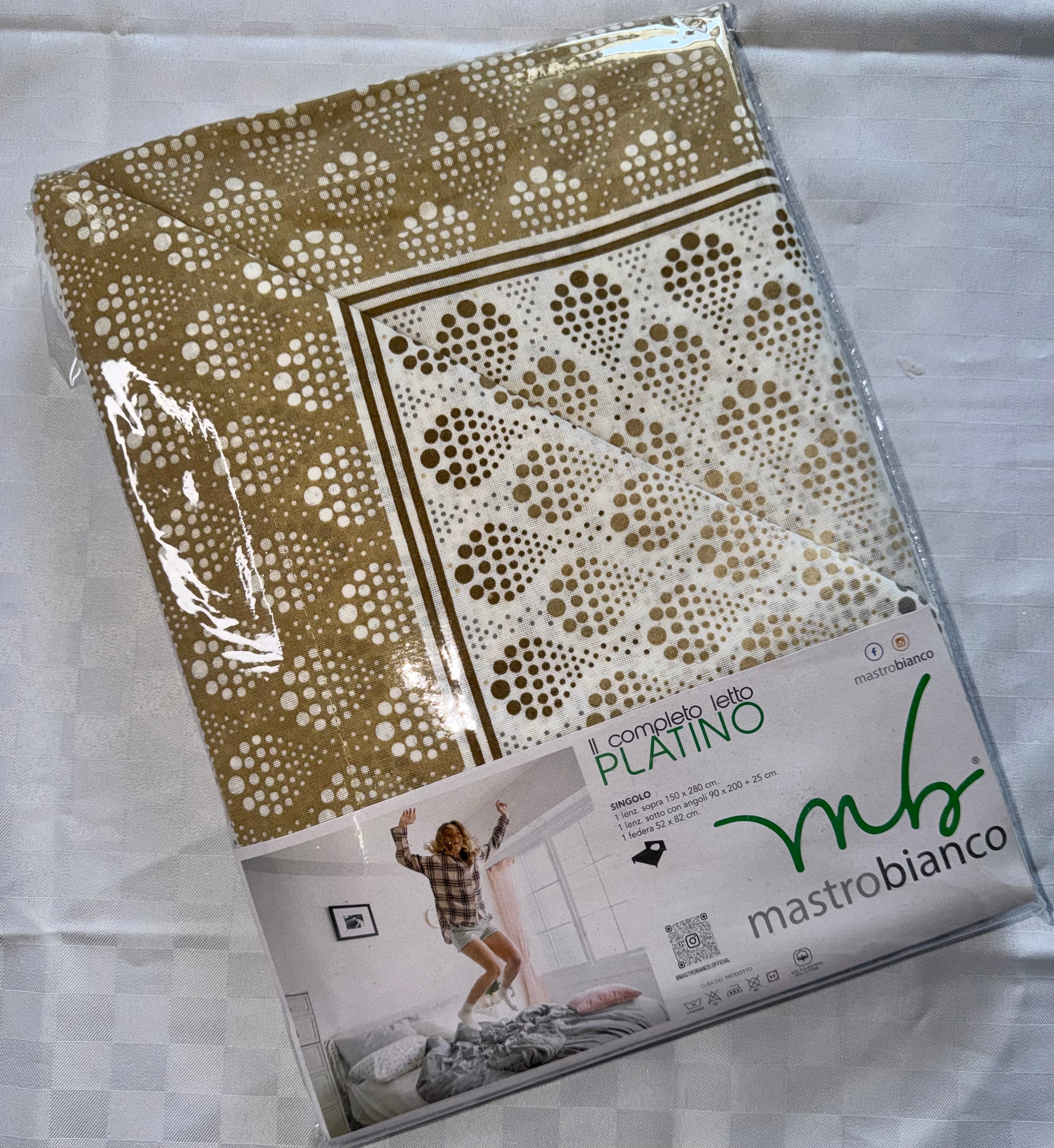 COMPLETO LENZUOLA PER LETTO SINGOLO Polycotton contiene Lenzuolo sopra,Lenzuolo sotto con angoli e Federa