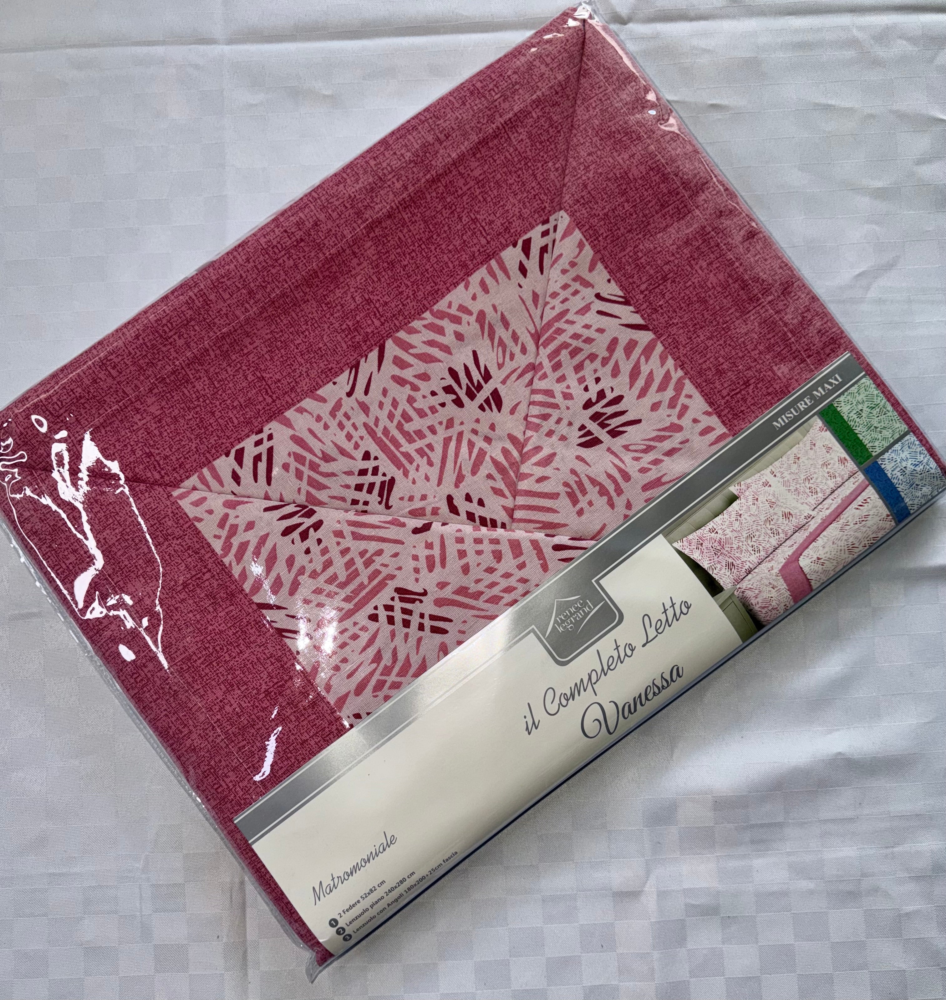 COMPLETO LENZUOLA PER LETTO MATRIMONIALE Polycotton contiene Lenzuolo sopra, Lenzuolo sotto con angoli e Due Federe
